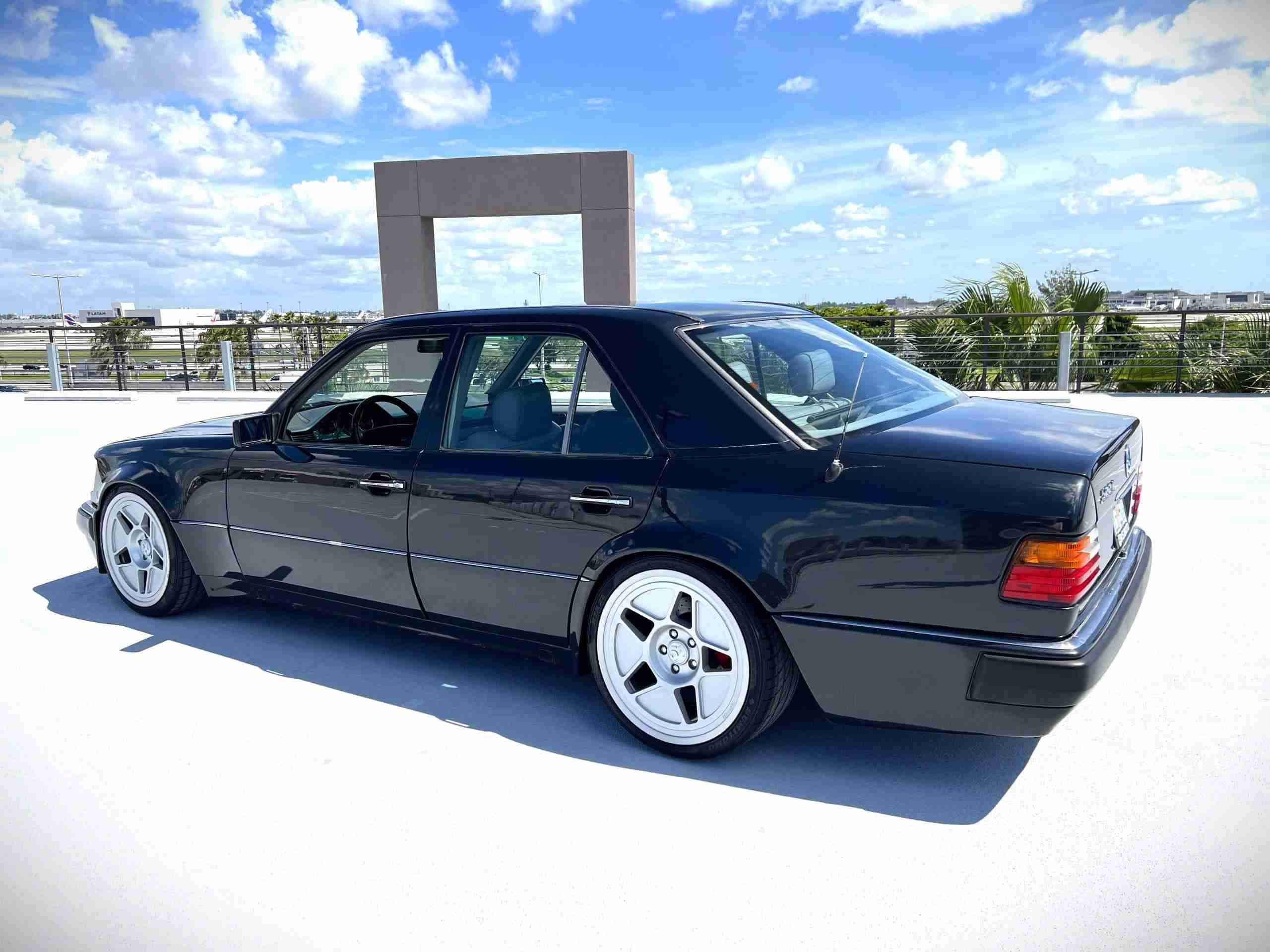 1991 Mercedes-Benz 500E full