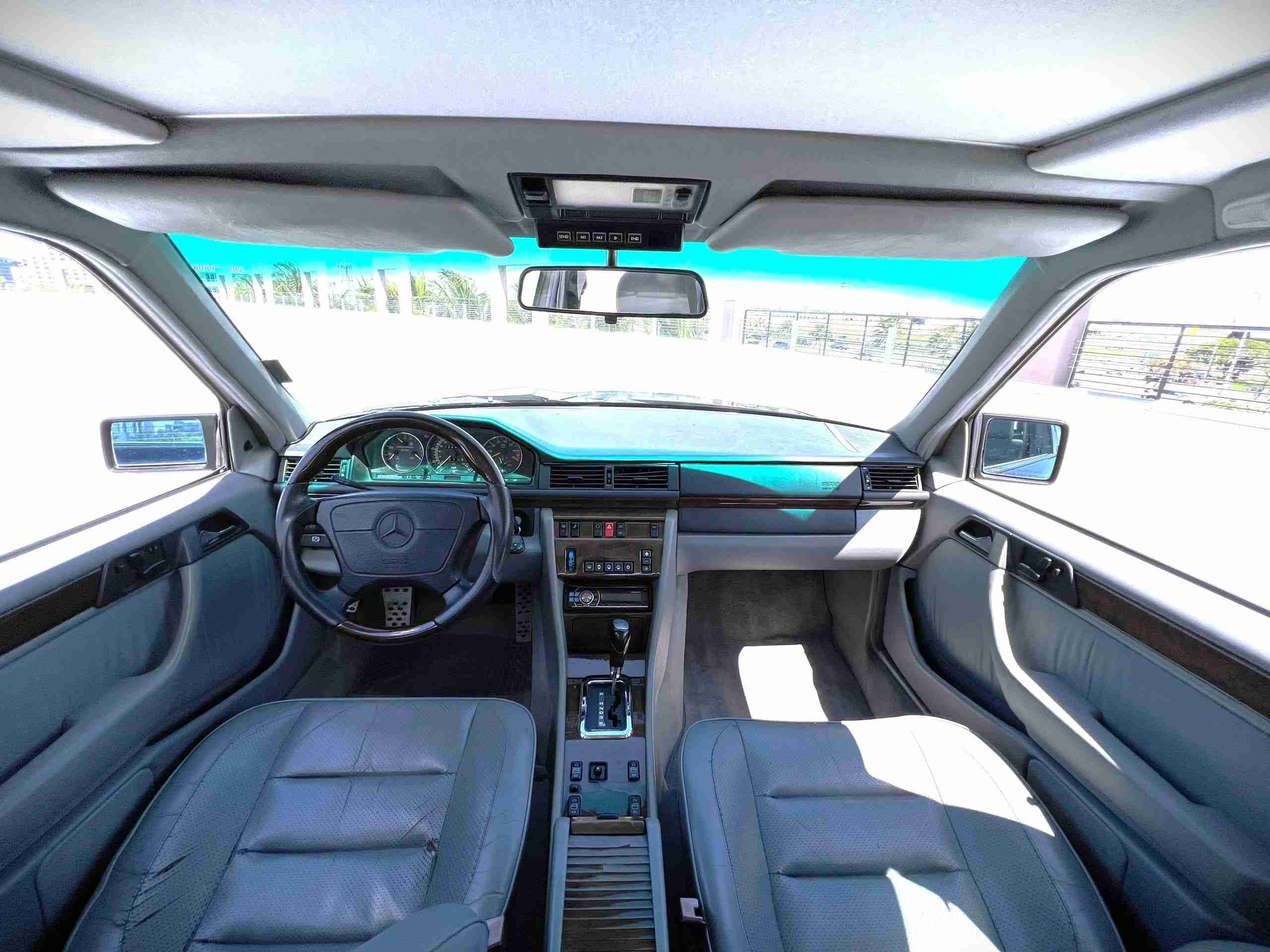 1991 Mercedes-Benz 500E full