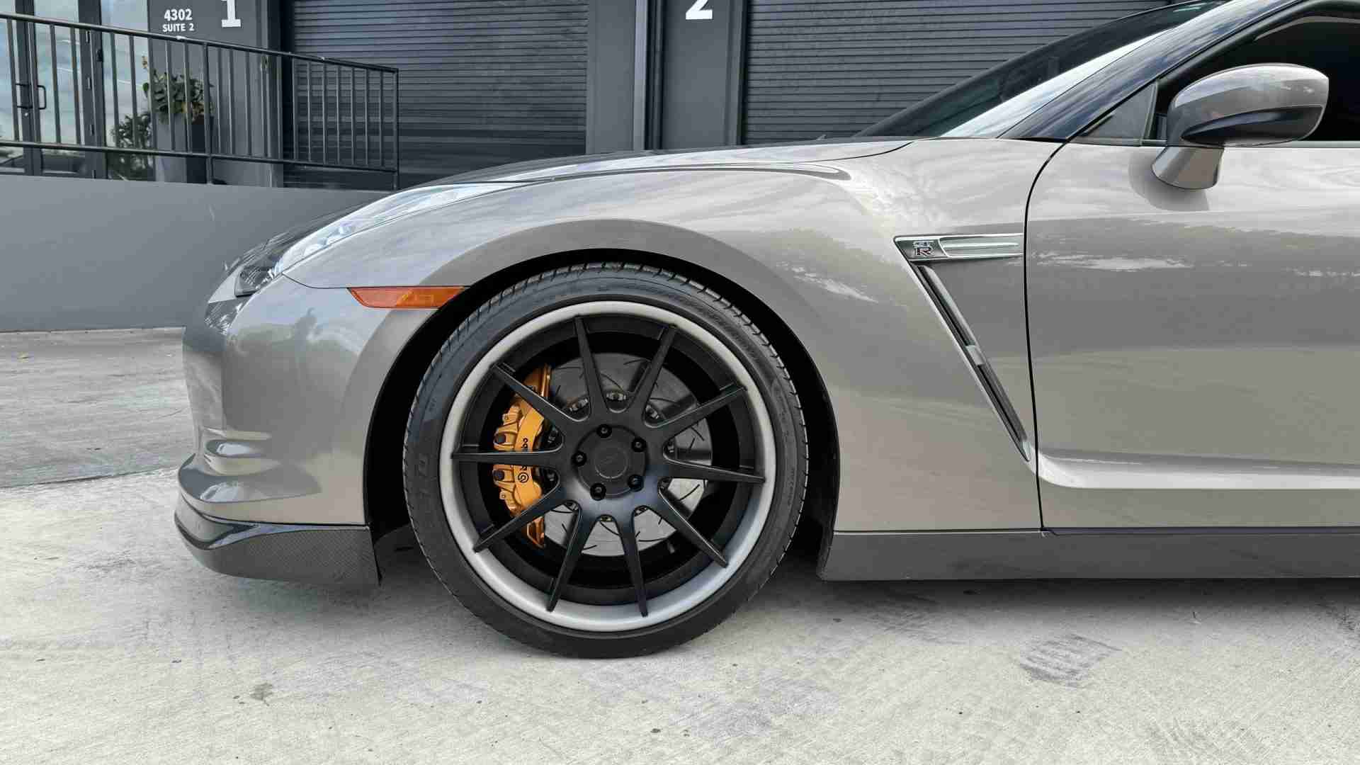2009 Nissan GT-R R35 1 Owner- 1 of 80 Worldwide – 31k miles – FULL BOLT ON 600HP – ADV1 Wheels full