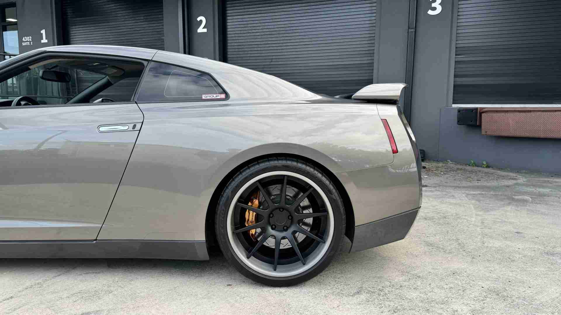 2009 Nissan GT-R R35 1 Owner- 1 of 80 Worldwide – 31k miles – FULL BOLT ON 600HP – ADV1 Wheels full