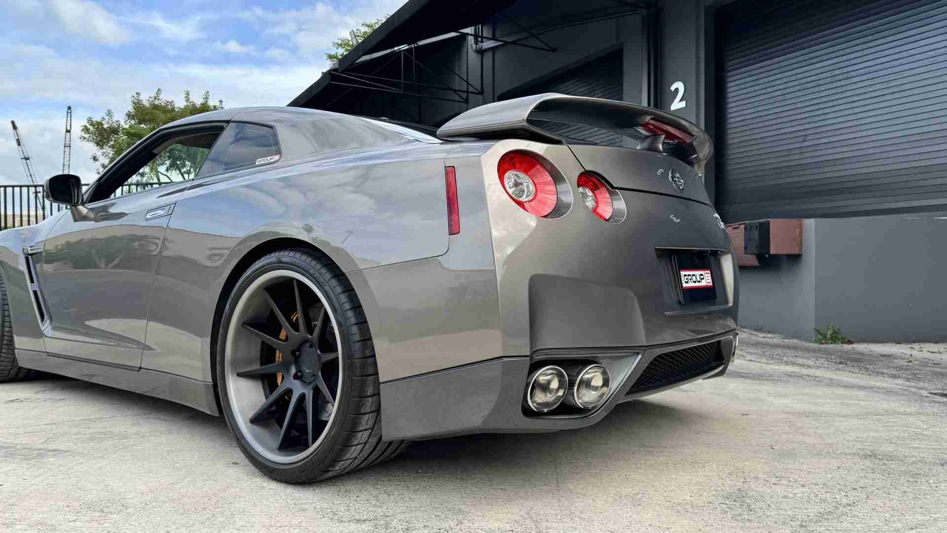 2009 Nissan GT-R R35 1 Owner- 1 of 80 Worldwide – 31k miles – FULL BOLT ON 600HP – ADV1 Wheels full