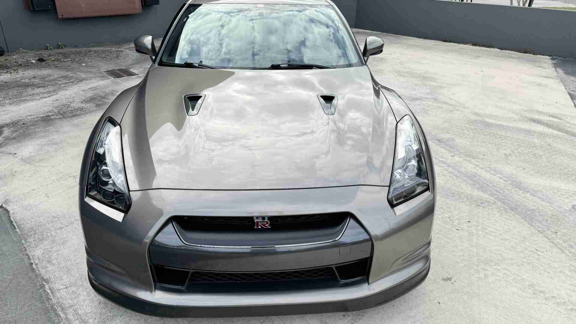 2009 Nissan GT-R R35 1 Owner- 1 of 80 Worldwide – 31k miles – FULL BOLT ON 600HP – ADV1 Wheels full