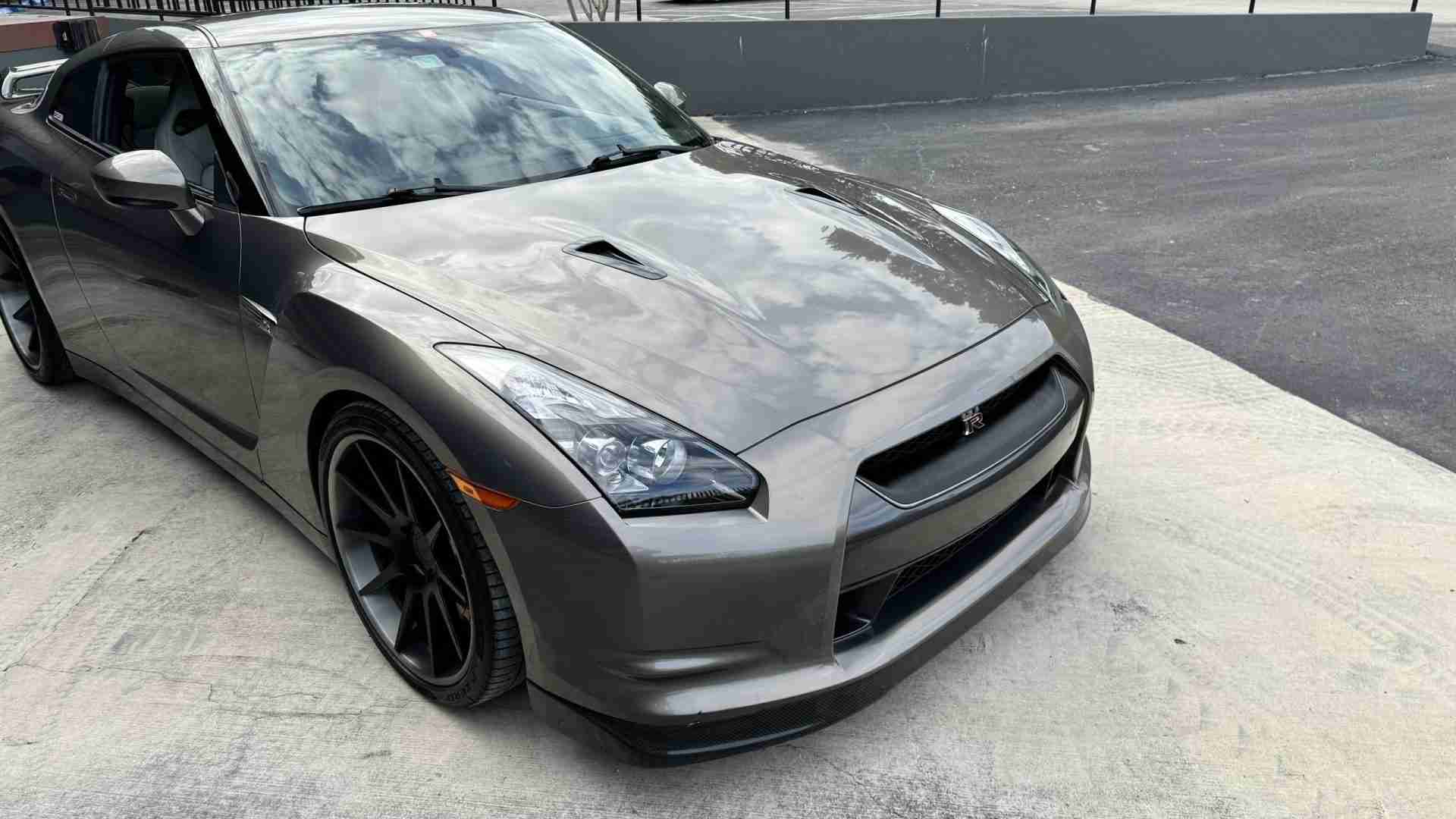 2009 Nissan GT-R R35 1 Owner- 1 of 80 Worldwide – 31k miles – FULL BOLT ON 600HP – ADV1 Wheels full