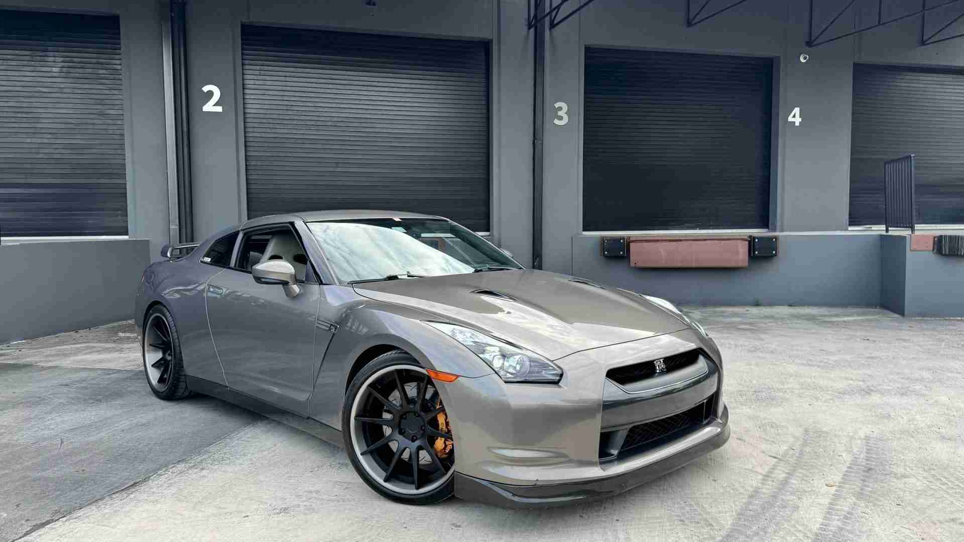 2009 Nissan GT-R R35 1 Owner- 1 of 80 Worldwide – 31k miles – FULL BOLT ON 600HP – ADV1 Wheels full