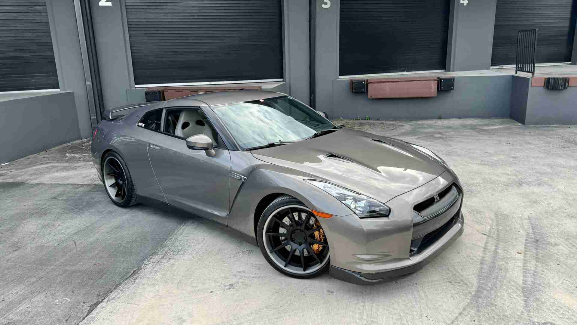 2009 Nissan GT-R R35 1 Owner- 1 of 80 Worldwide – 31k miles – FULL BOLT ON 600HP – ADV1 Wheels full
