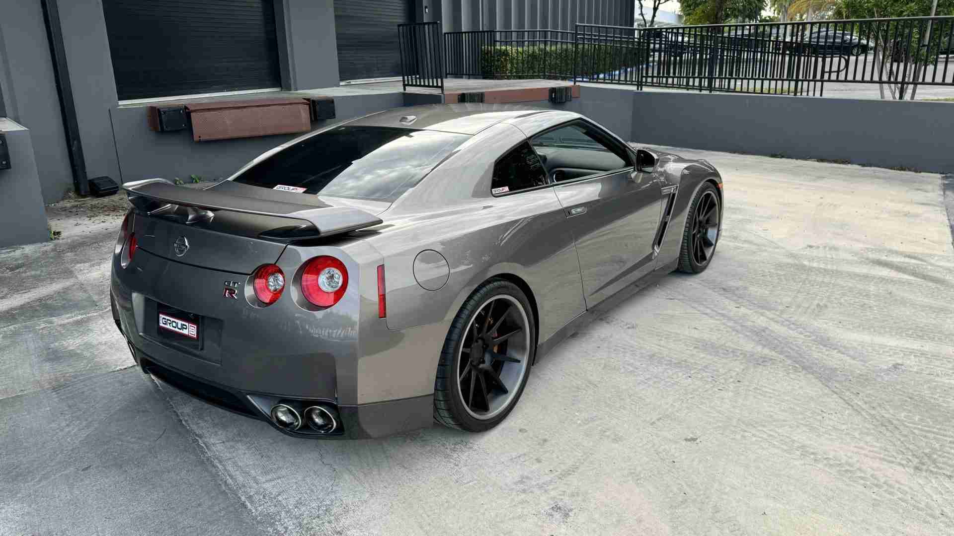 2009 Nissan GT-R R35 1 Owner- 1 of 80 Worldwide – 31k miles – FULL BOLT ON 600HP – ADV1 Wheels full