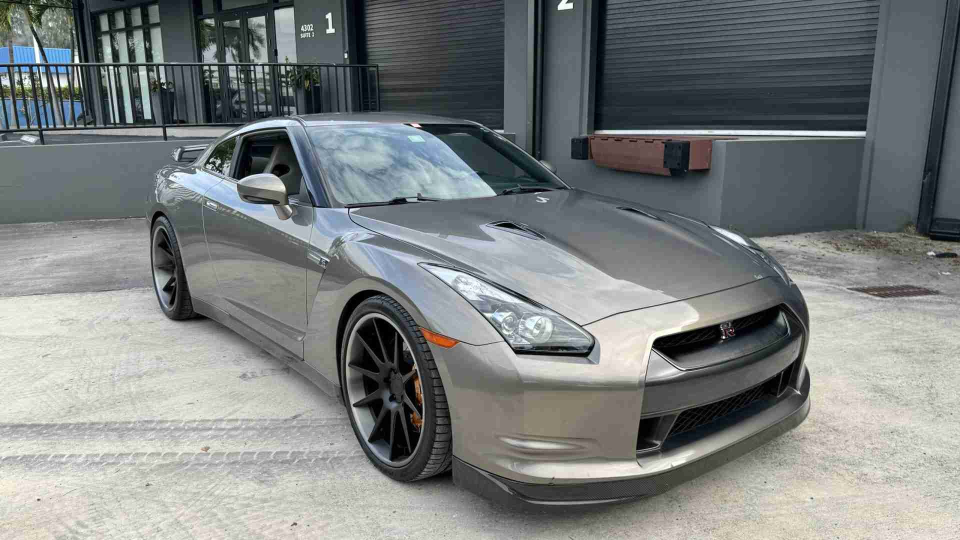 2009 Nissan GT-R R35 1 Owner- 1 of 80 Worldwide – 31k miles – FULL BOLT ON 600HP – ADV1 Wheels full
