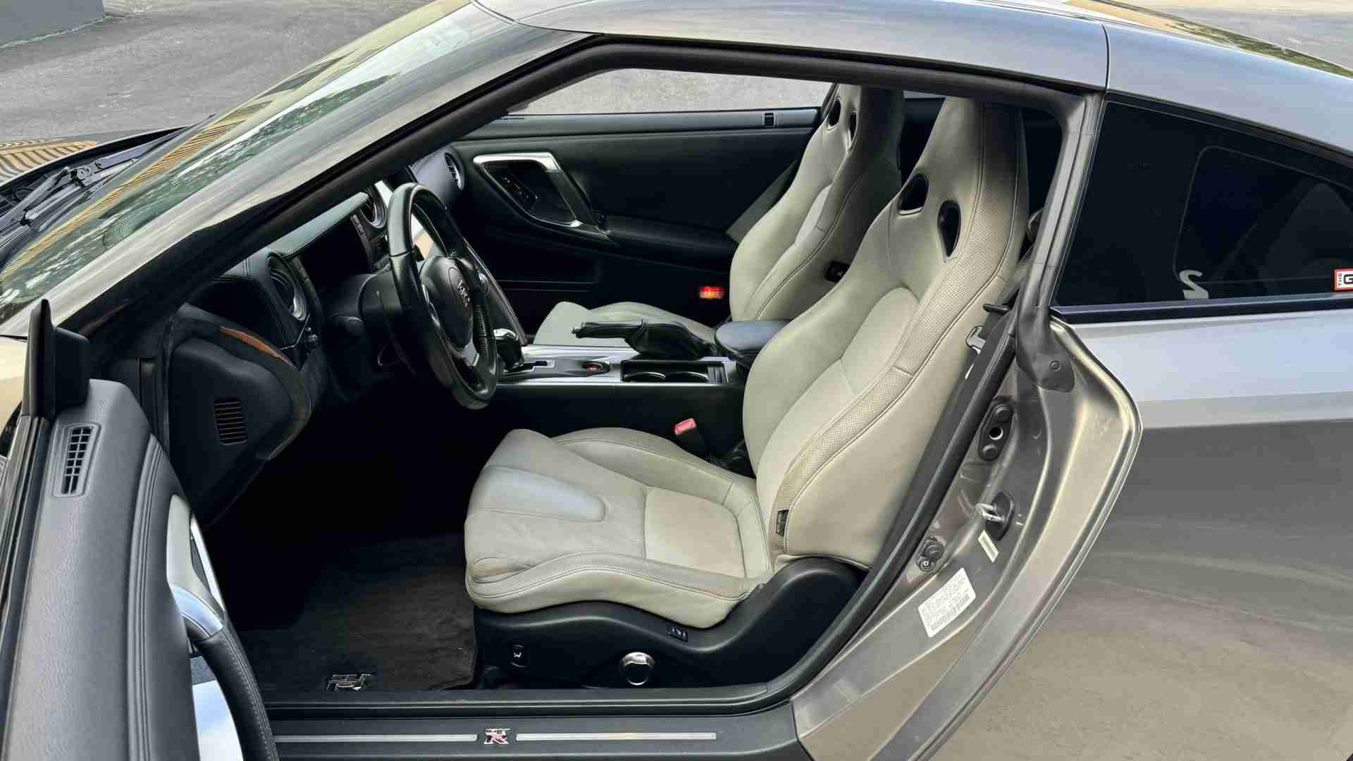 2009 Nissan GT-R R35 1 Owner- 1 of 80 Worldwide – 31k miles – FULL BOLT ON 600HP – ADV1 Wheels full