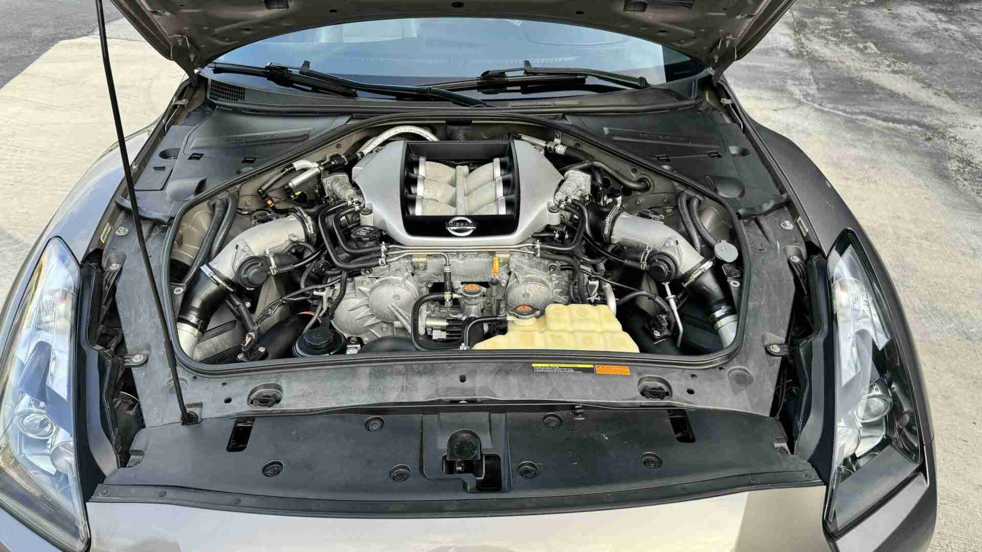 2009 Nissan GT-R R35 1 Owner- 1 of 80 Worldwide – 31k miles – FULL BOLT ON 600HP – ADV1 Wheels full