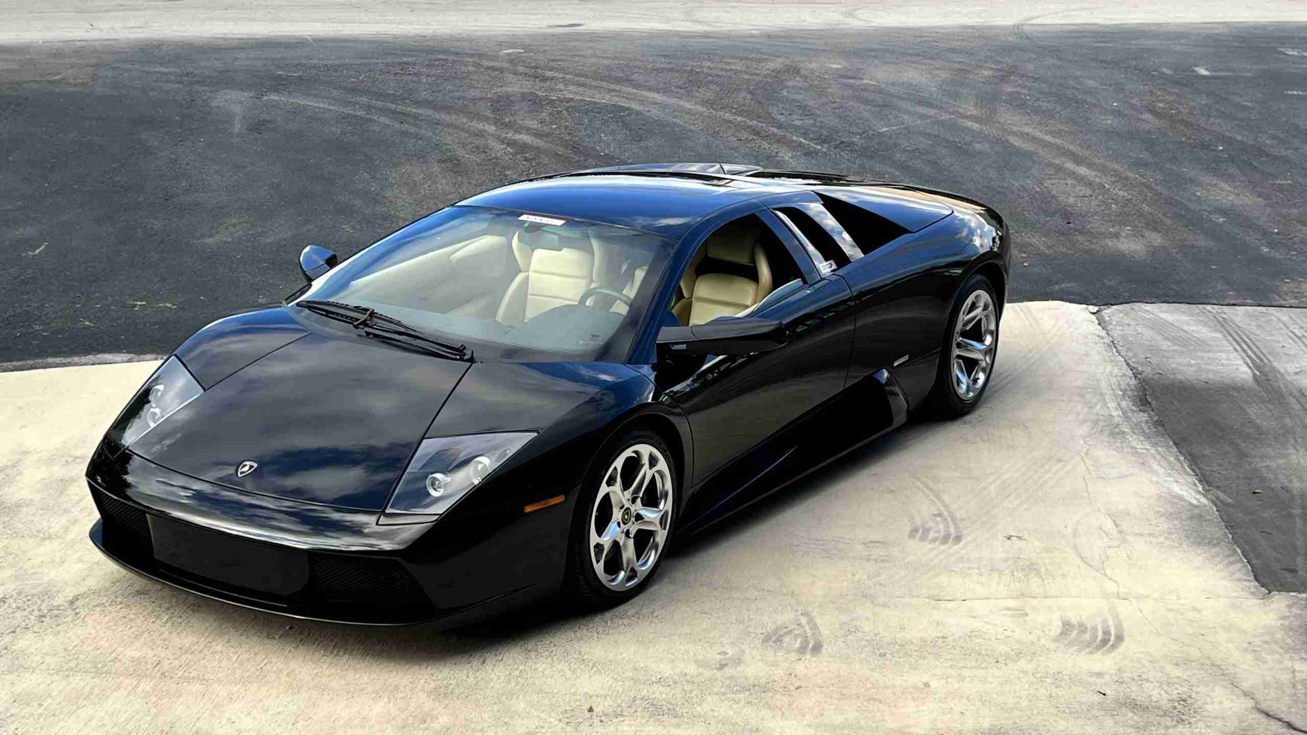 2004 Lamborghini Murcielago Coupe Only 6K Miles- Mint Condition- Desirable Color Combo- Front lift- Fully Serviced full