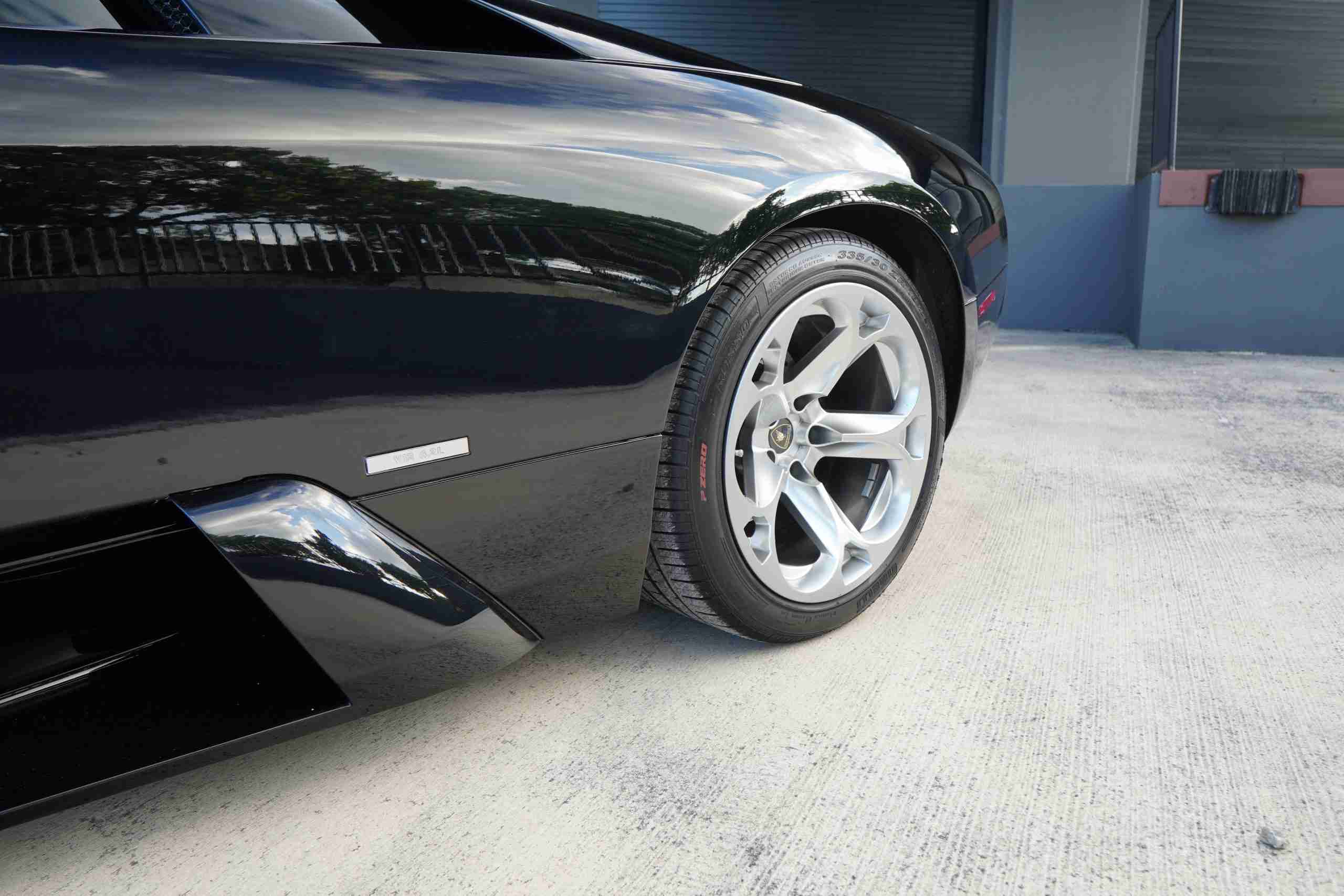 2004 Lamborghini Murcielago Coupe Only 6K Miles- Mint Condition- Desirable Color Combo- Front lift- Fully Serviced full