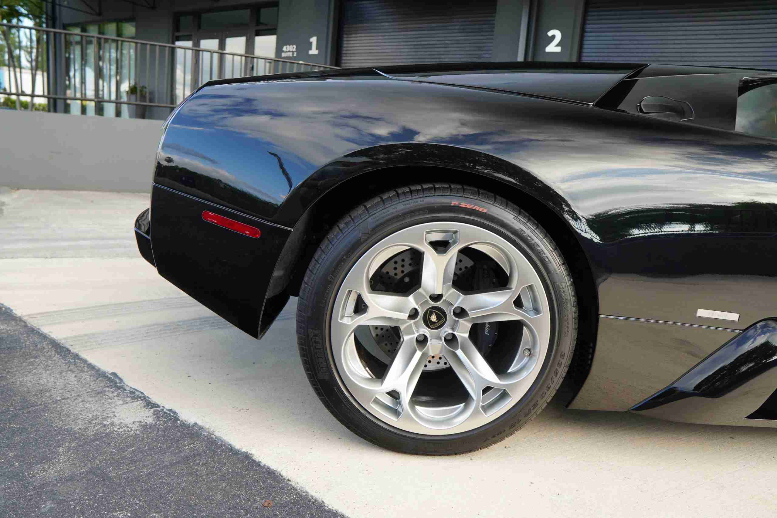 2004 Lamborghini Murcielago Coupe Only 6K Miles- Mint Condition- Desirable Color Combo- Front lift- Fully Serviced full