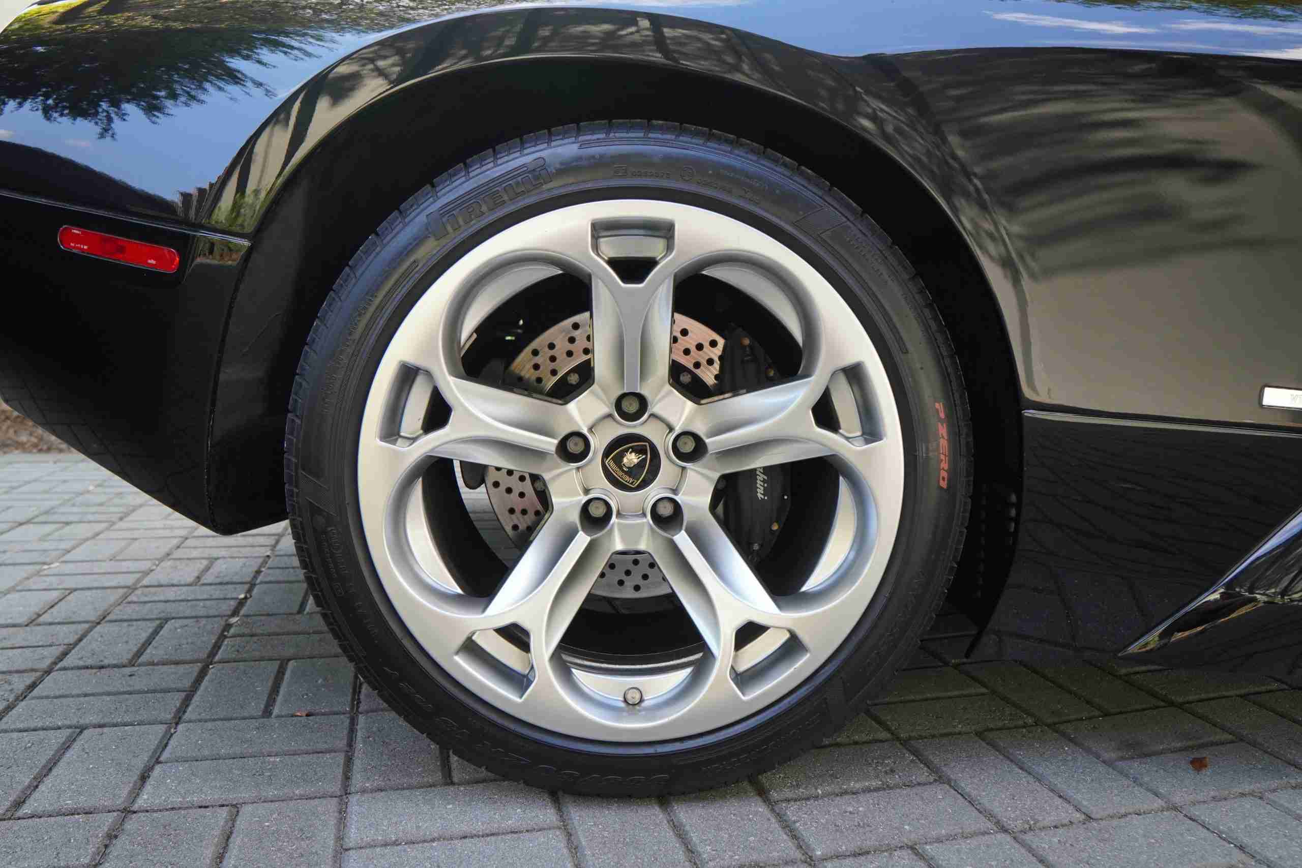 2004 Lamborghini Murcielago Coupe Only 6K Miles- Mint Condition- Desirable Color Combo- Front lift- Fully Serviced full