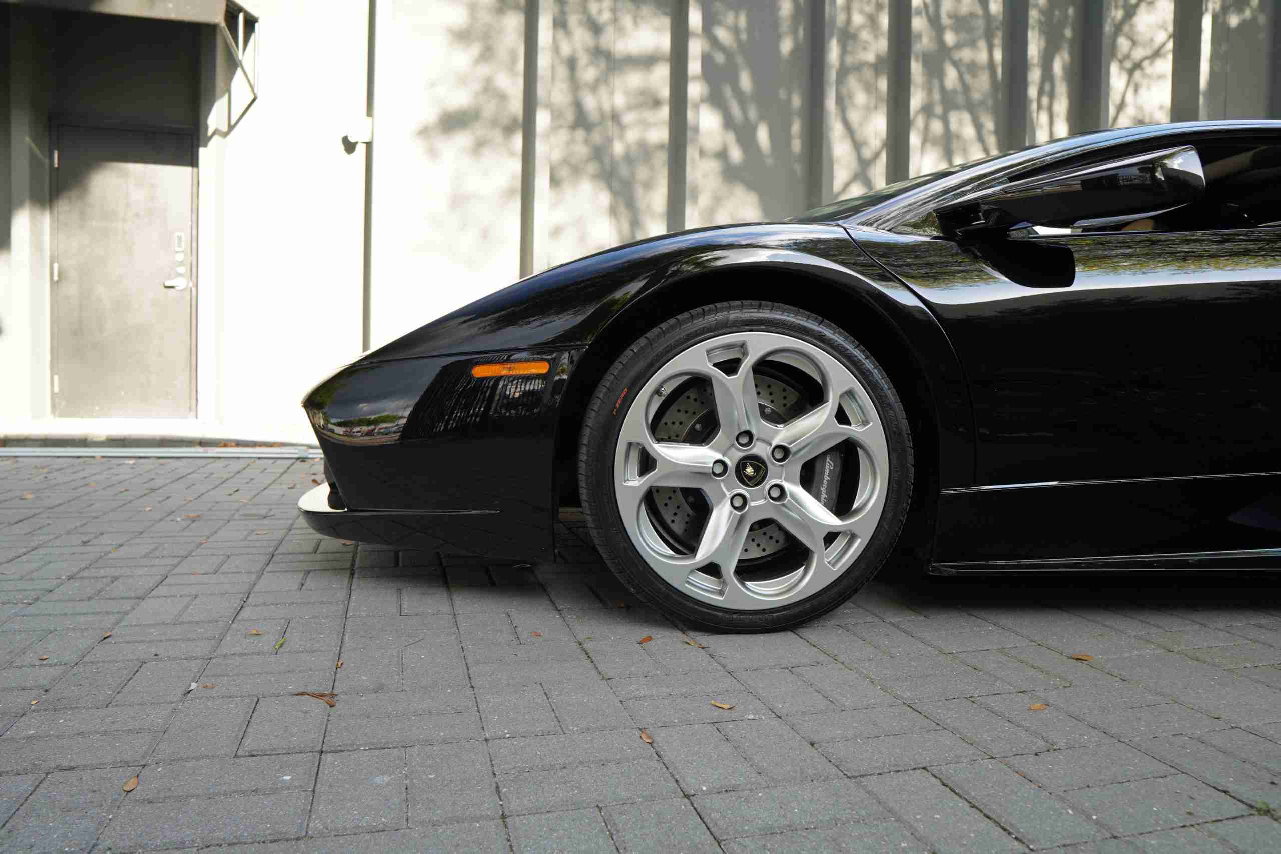 2004 Lamborghini Murcielago Coupe Only 6K Miles- Mint Condition- Desirable Color Combo- Front lift- Fully Serviced full