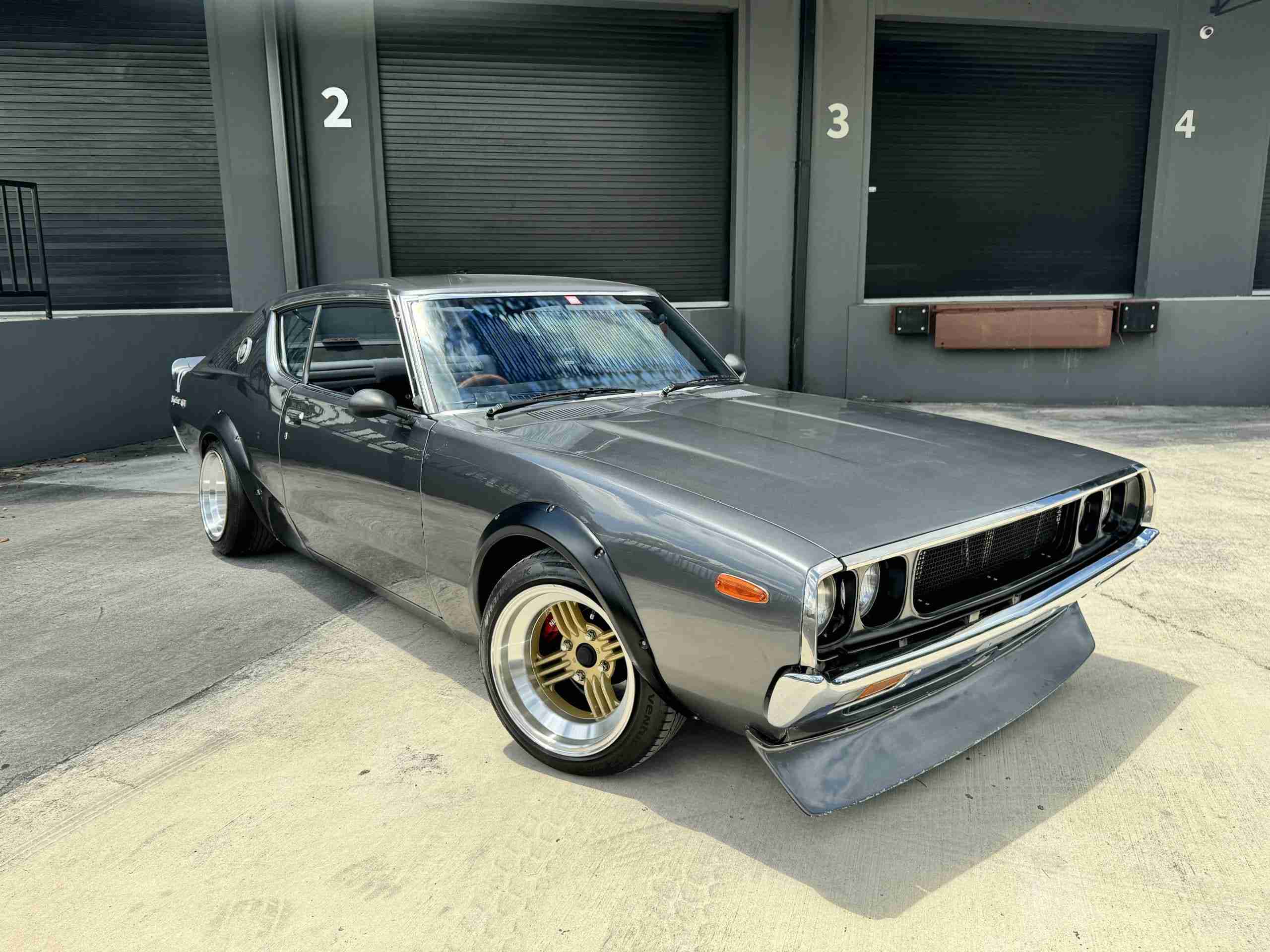 1976 Nissan Skyline KGC110- 2000GTX- KENMERI – 3.0L- Mikuni Carbs- Z32 Brakes – Coilovers- AC full