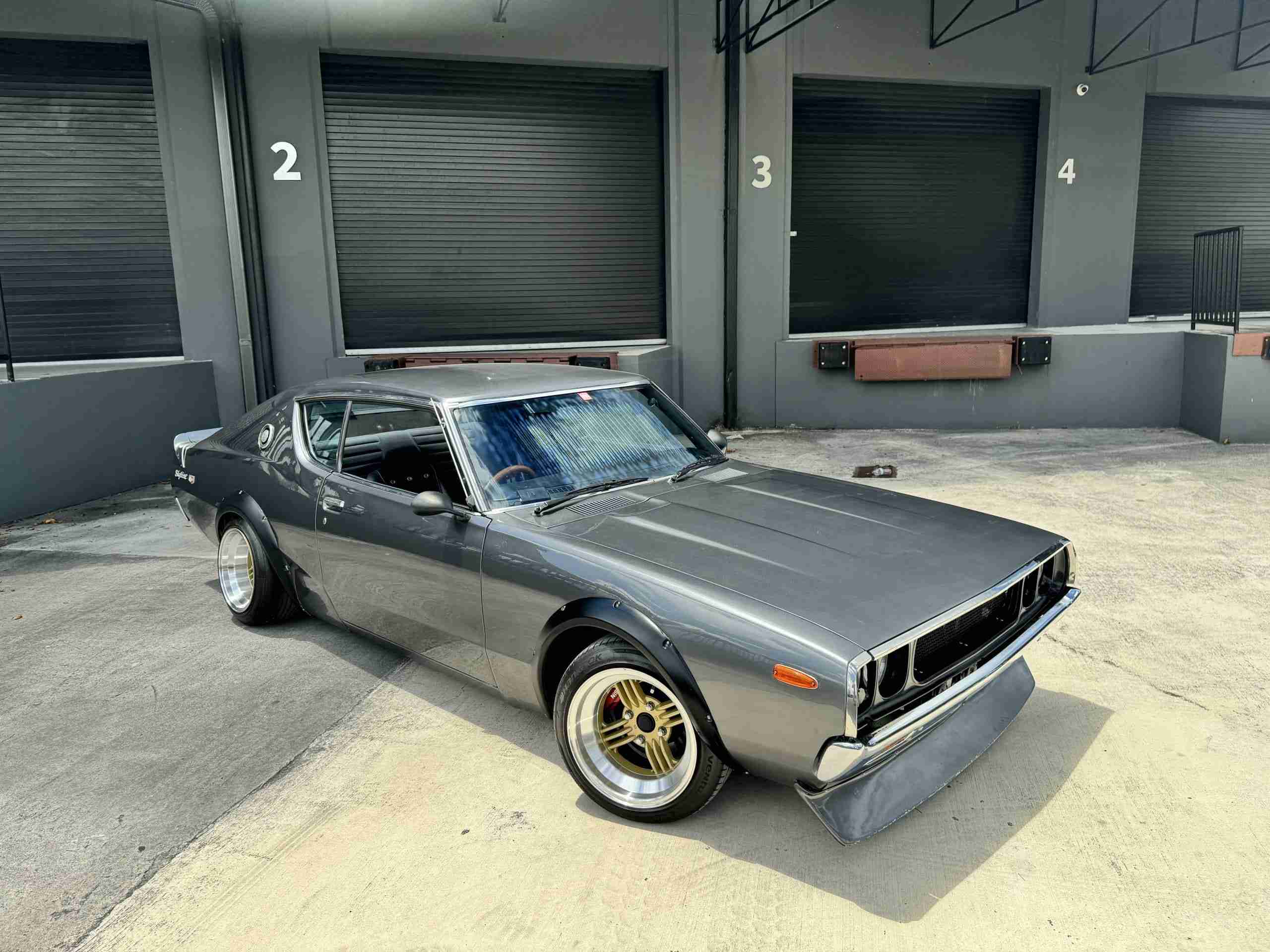 1976 Nissan Skyline KGC110- 2000GTX- KENMERI – 3.0L- Mikuni Carbs- Z32 Brakes – Coilovers- AC full