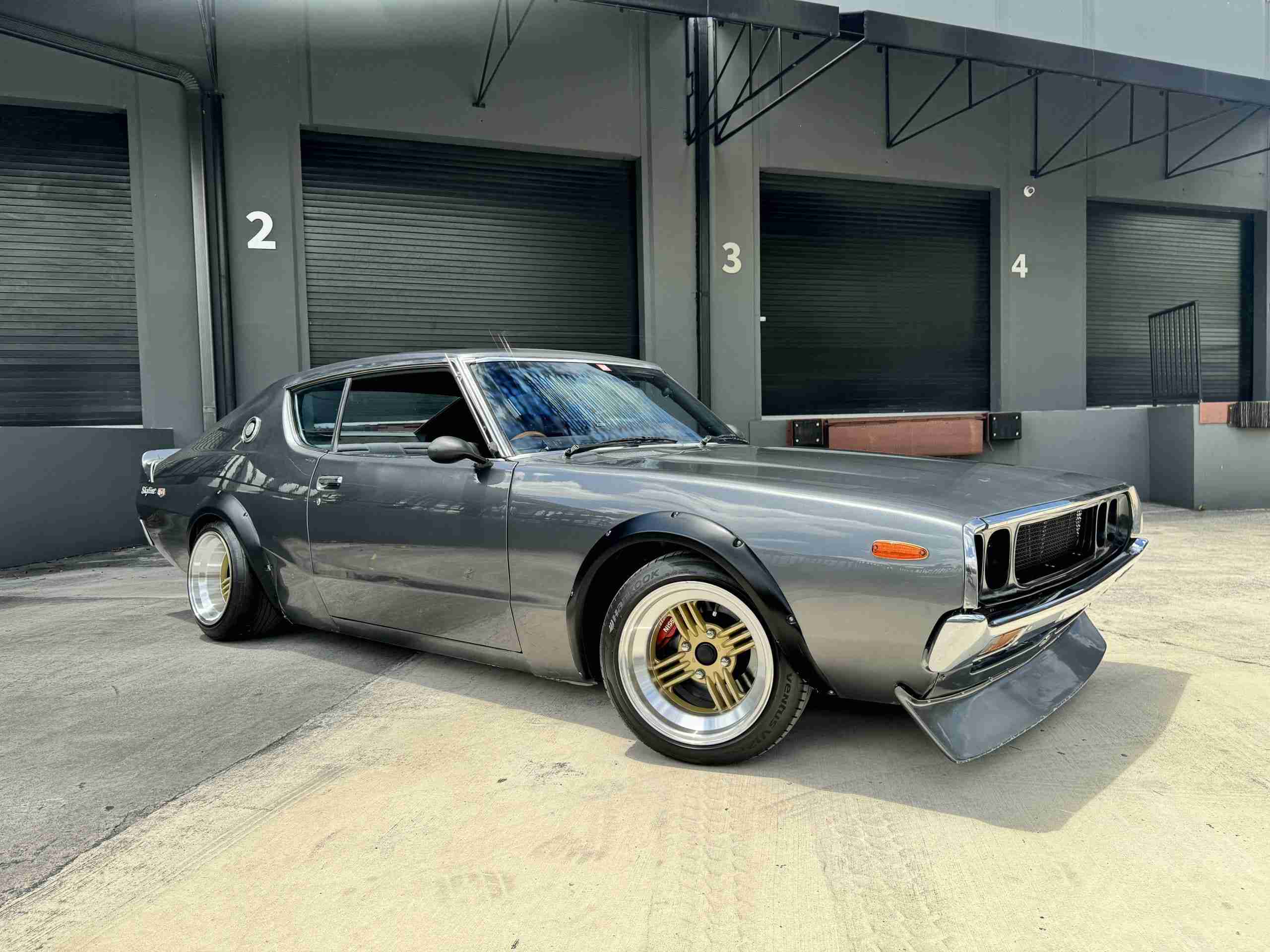 1976 Nissan Skyline KGC110- 2000GTX- KENMERI – 3.0L- Mikuni Carbs- Z32 Brakes – Coilovers- AC full