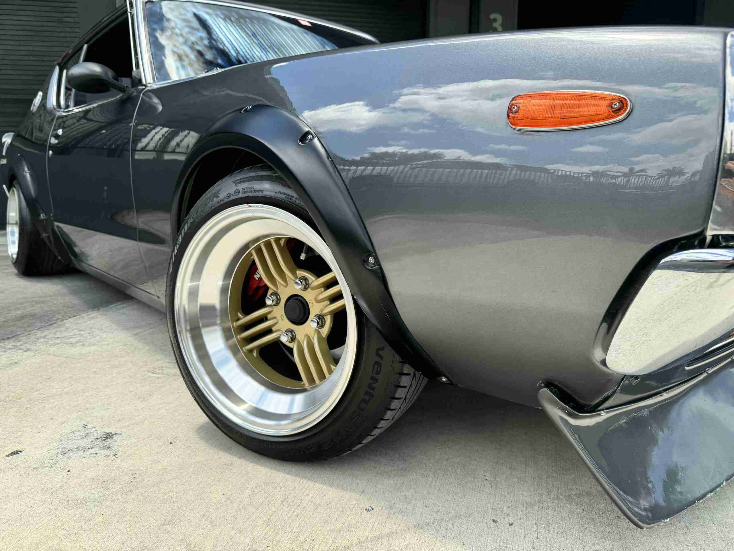 1976 Nissan Skyline KGC110- 2000GTX- KENMERI – 3.0L- Mikuni Carbs- Z32 Brakes – Coilovers- AC full