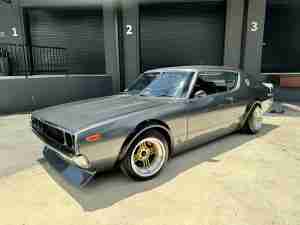 1976 Nissan Skyline KGC110- 2000GTX- KENMERI – 3.0L- Mikuni Carbs- Z32 Brakes – Coilovers- AC
