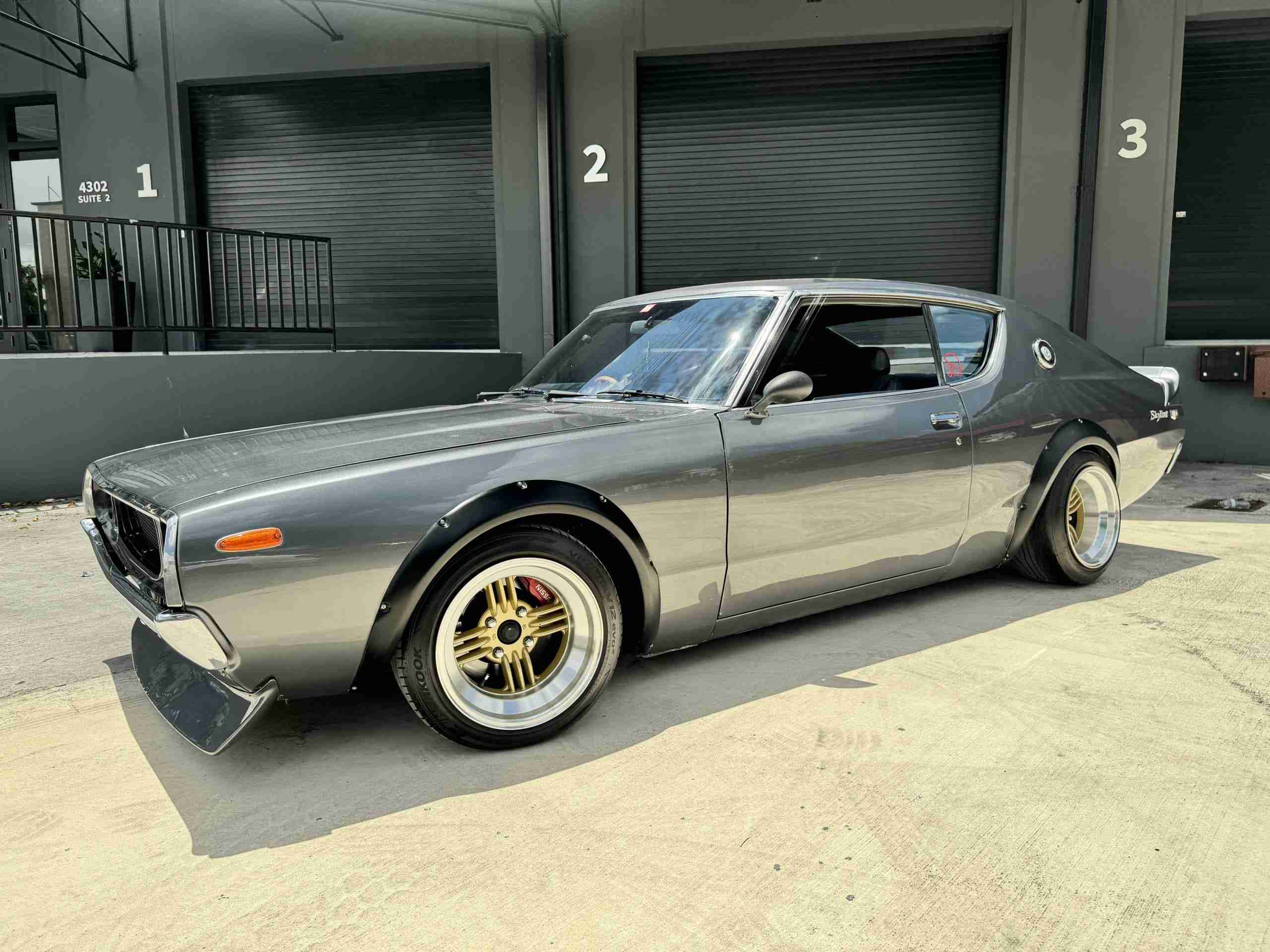 1976 Nissan Skyline KGC110- 2000GTX- KENMERI – 3.0L- Mikuni Carbs- Z32 Brakes – Coilovers- AC full