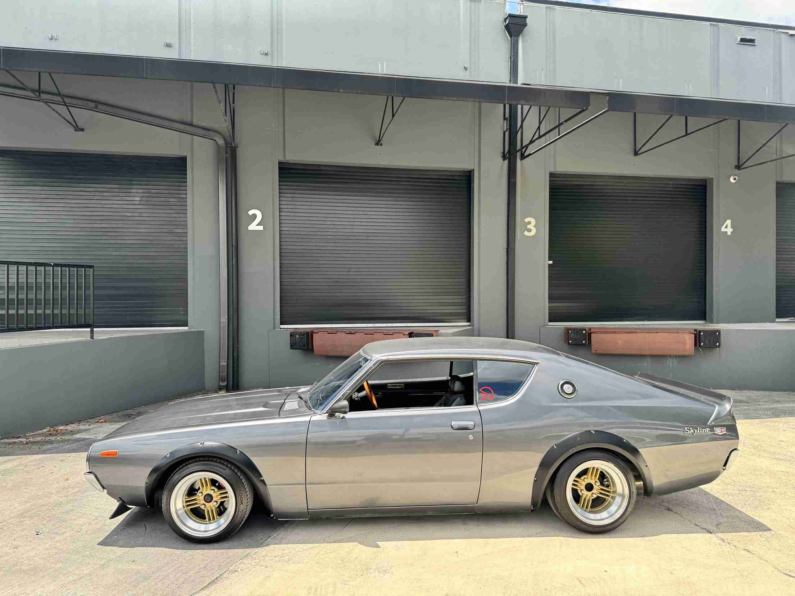 1976 Nissan Skyline KGC110- 2000GTX- KENMERI – 3.0L- Mikuni Carbs- Z32 Brakes – Coilovers- AC full
