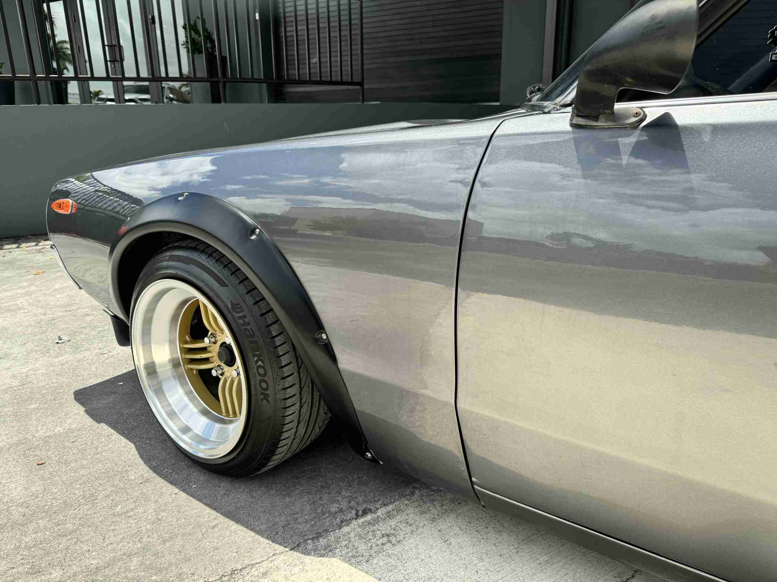 1976 Nissan Skyline KGC110- 2000GTX- KENMERI – 3.0L- Mikuni Carbs- Z32 Brakes – Coilovers- AC full