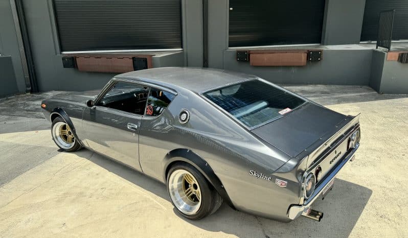 
 1976 Nissan Skyline KGC110- 2000GTX- KENMERI – 3.0L- Mikuni Carbs- Z32 Brakes – Coilovers- AC full									