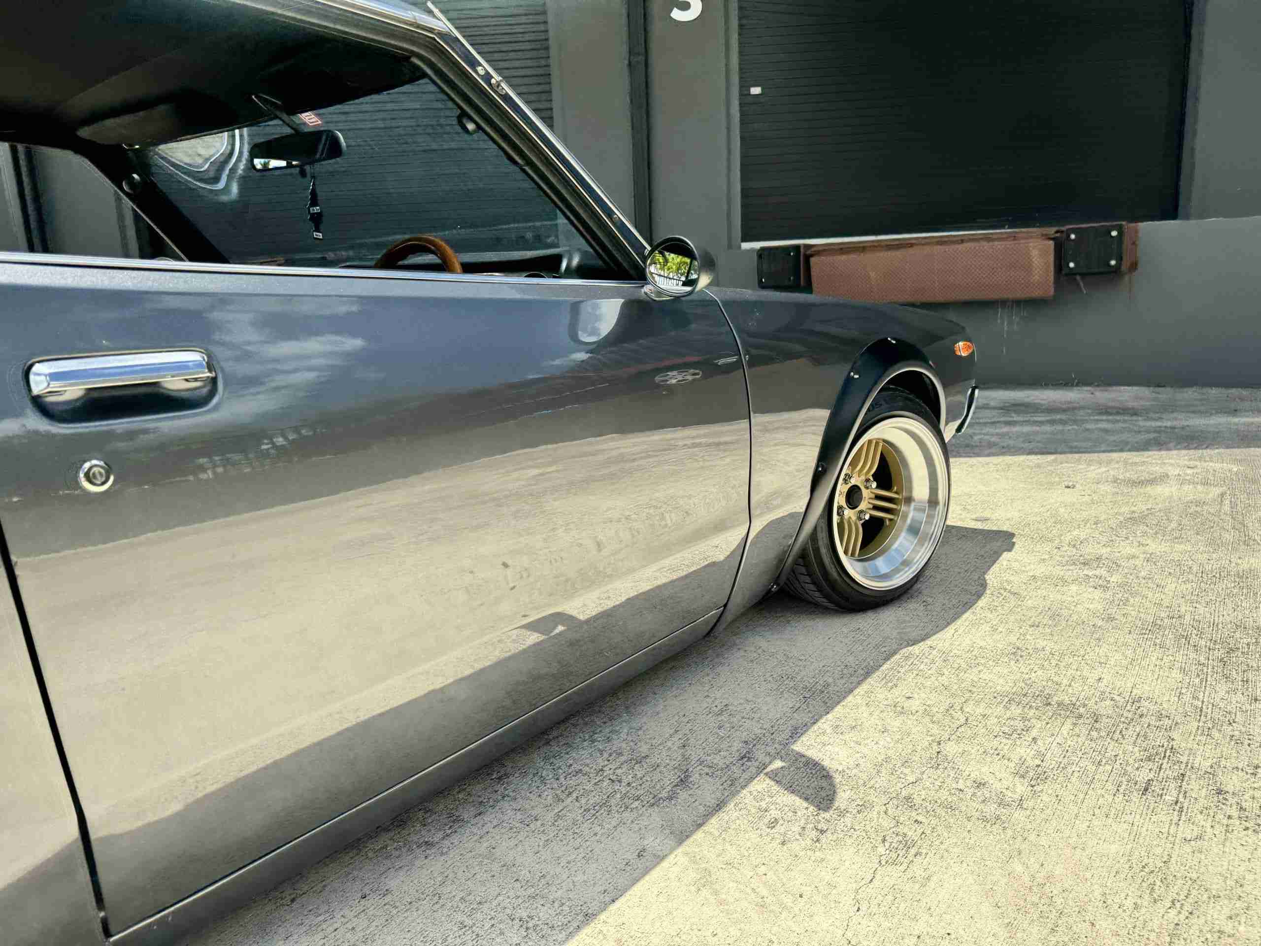1976 Nissan Skyline KGC110- 2000GTX- KENMERI – 3.0L- Mikuni Carbs- Z32 Brakes – Coilovers- AC full
