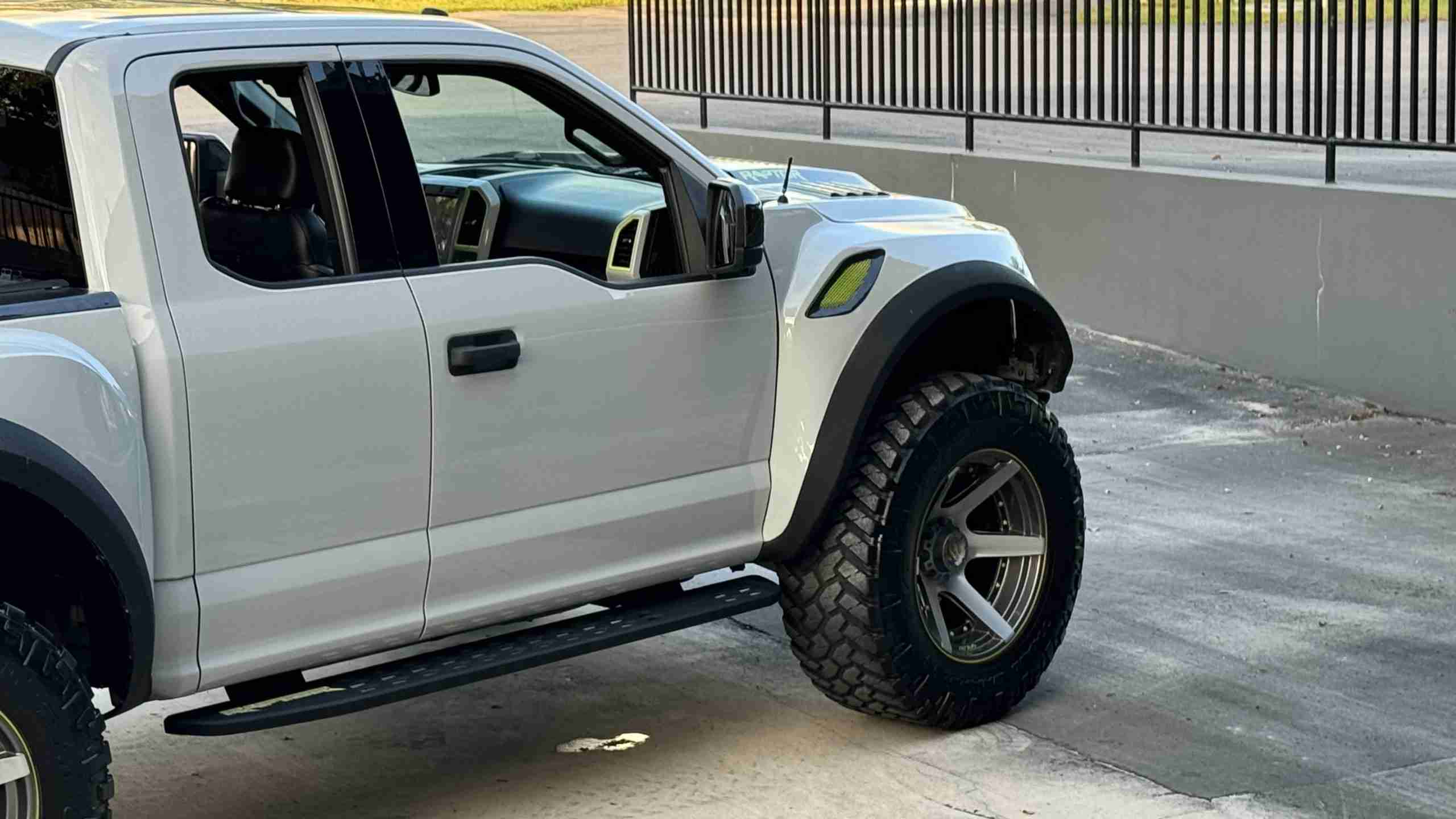 2017 Ford F-150 Raptor Widebody 600 HP- Hybrid Turbos -JRZ Coilovers – 8 Piston Brakes – $40k invested full