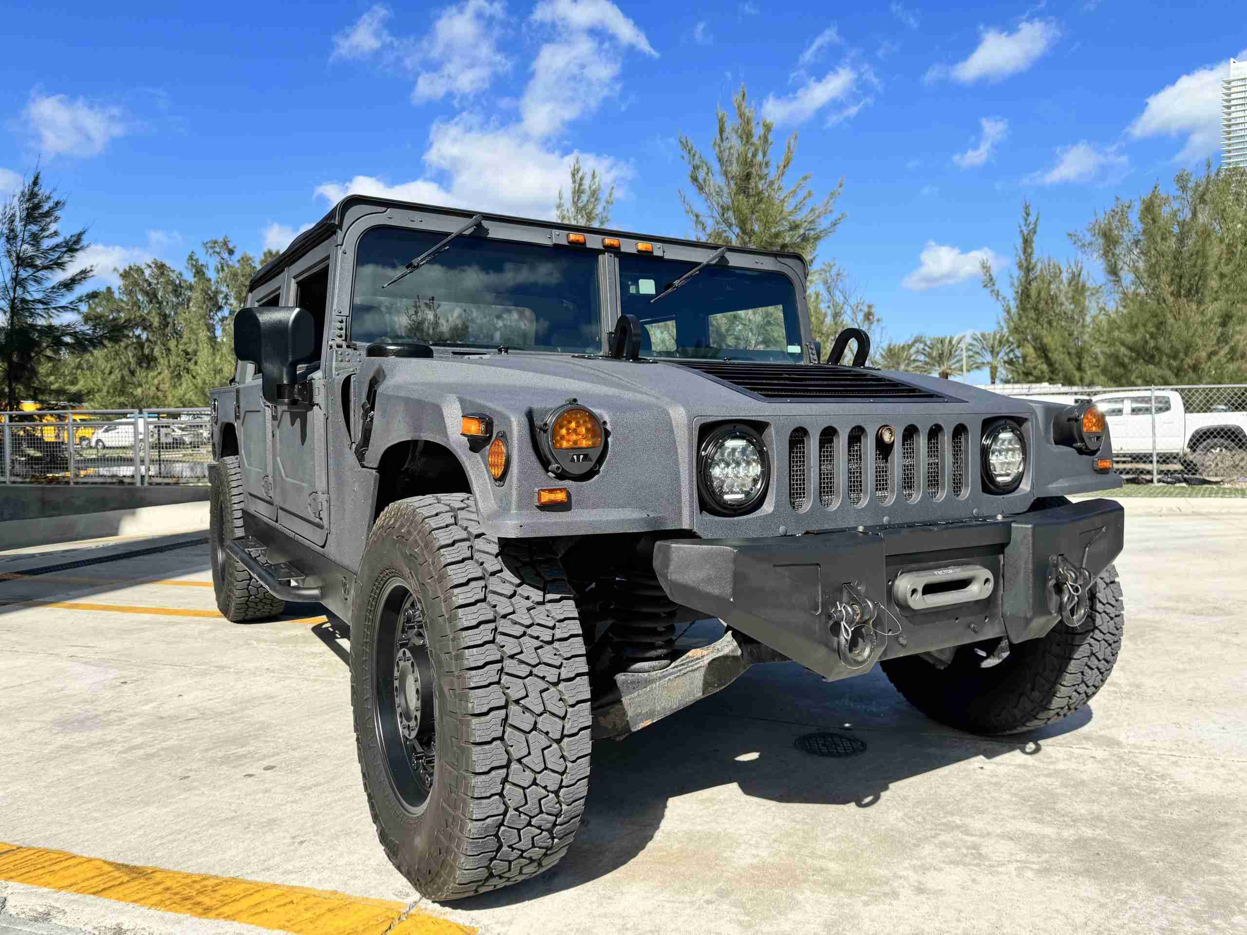 2000 Hummer H1 AM GENERAL SUT – 6.5L OPTIMIZER TURBO DIESEL – CUSTOM INTERIOR/SOUND – COLD AC ONLY 84K MILES full