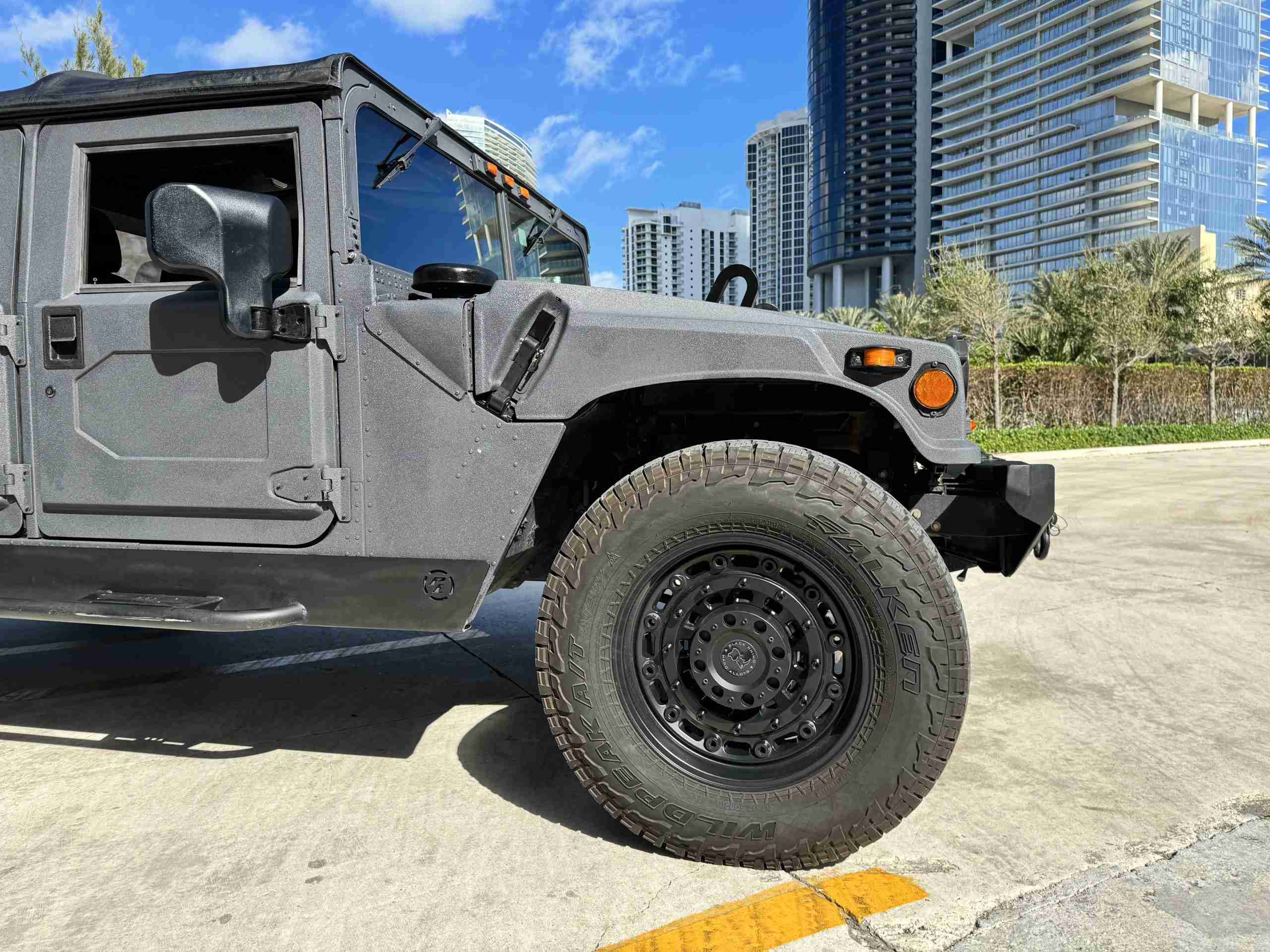 2000 Hummer H1 AM GENERAL SUT – 6.5L OPTIMIZER TURBO DIESEL – CUSTOM INTERIOR/SOUND – COLD AC ONLY 84K MILES full