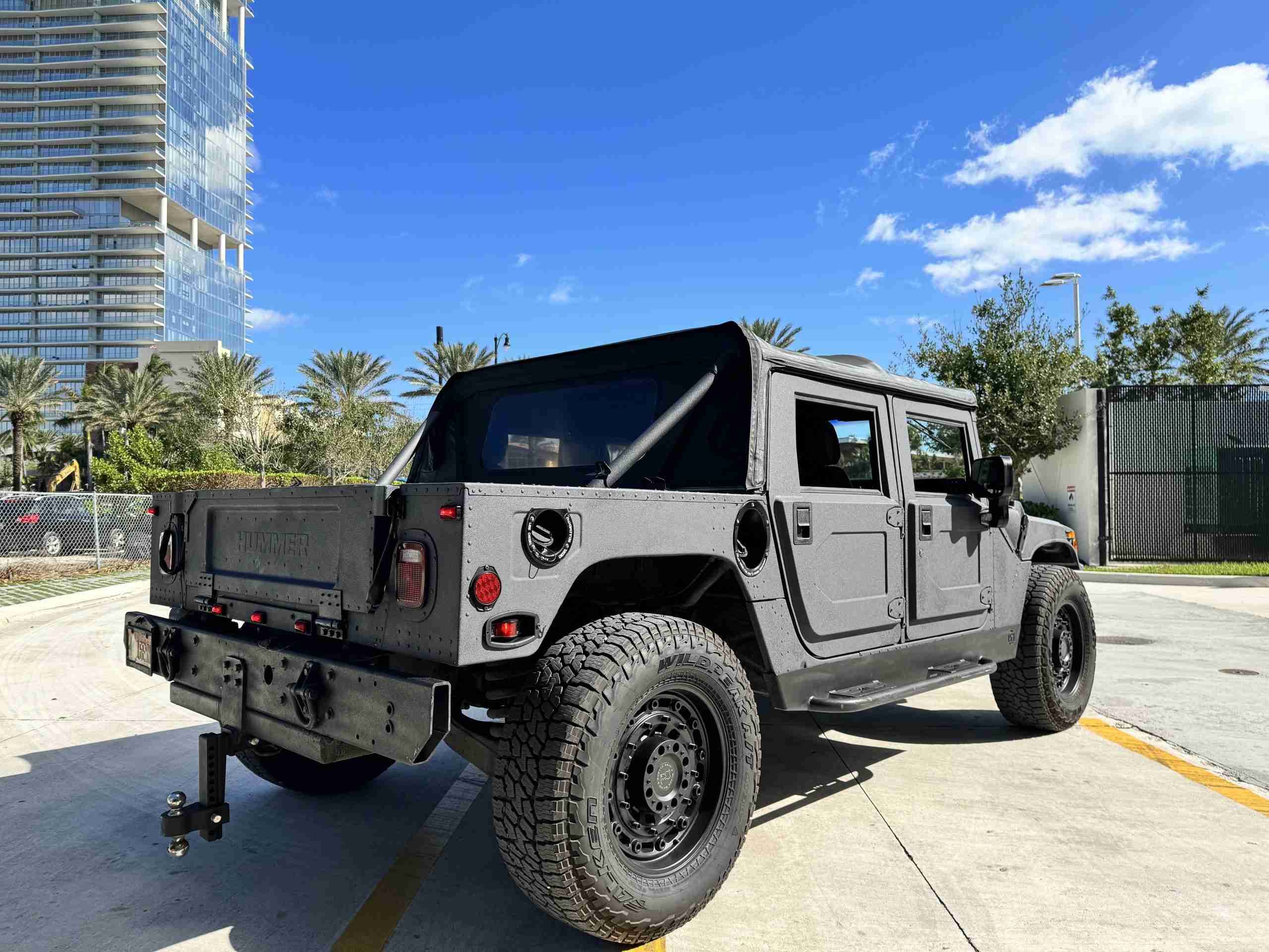 2000 Hummer H1 AM GENERAL SUT – 6.5L OPTIMIZER TURBO DIESEL – CUSTOM INTERIOR/SOUND – COLD AC ONLY 84K MILES full