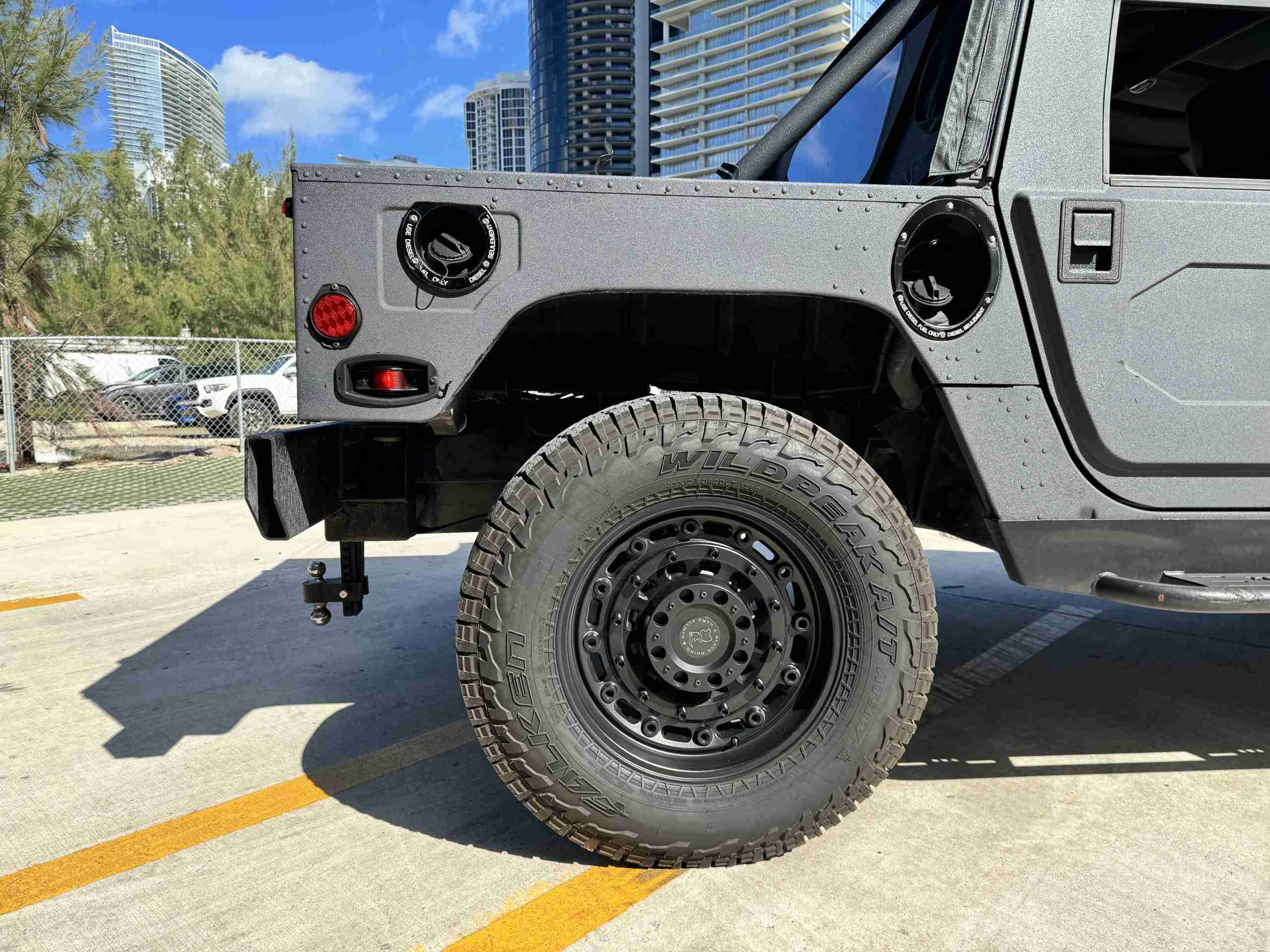 2000 Hummer H1 AM GENERAL SUT – 6.5L OPTIMIZER TURBO DIESEL – CUSTOM INTERIOR/SOUND – COLD AC ONLY 84K MILES full