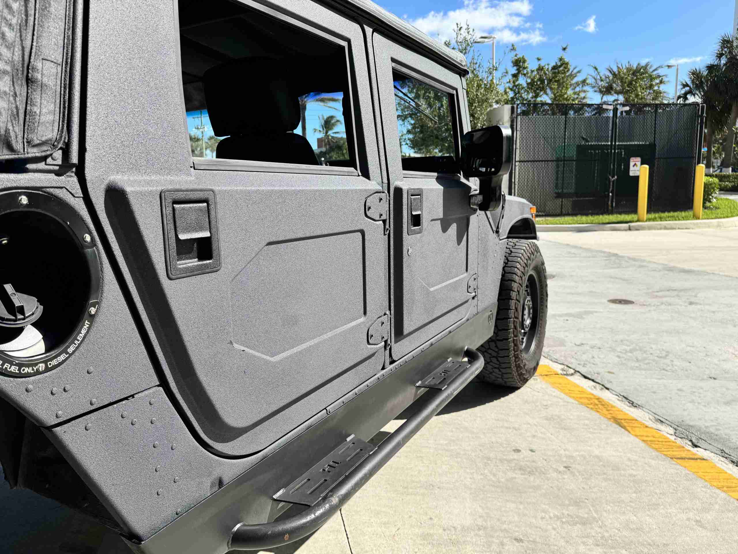 2000 Hummer H1 AM GENERAL SUT – 6.5L OPTIMIZER TURBO DIESEL – CUSTOM INTERIOR/SOUND – COLD AC ONLY 84K MILES full