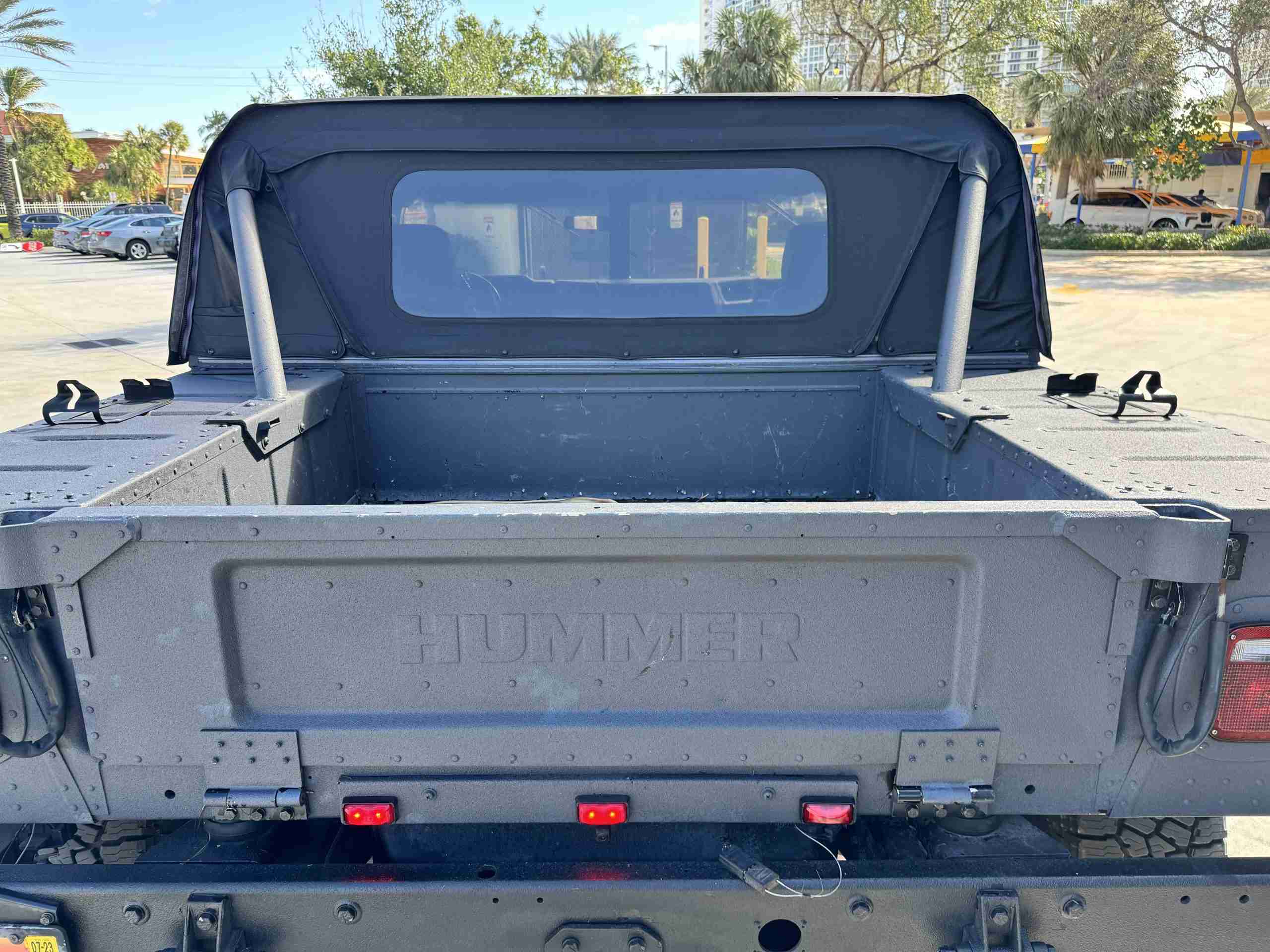 2000 Hummer H1 AM GENERAL SUT – 6.5L OPTIMIZER TURBO DIESEL – CUSTOM INTERIOR/SOUND – COLD AC ONLY 84K MILES full