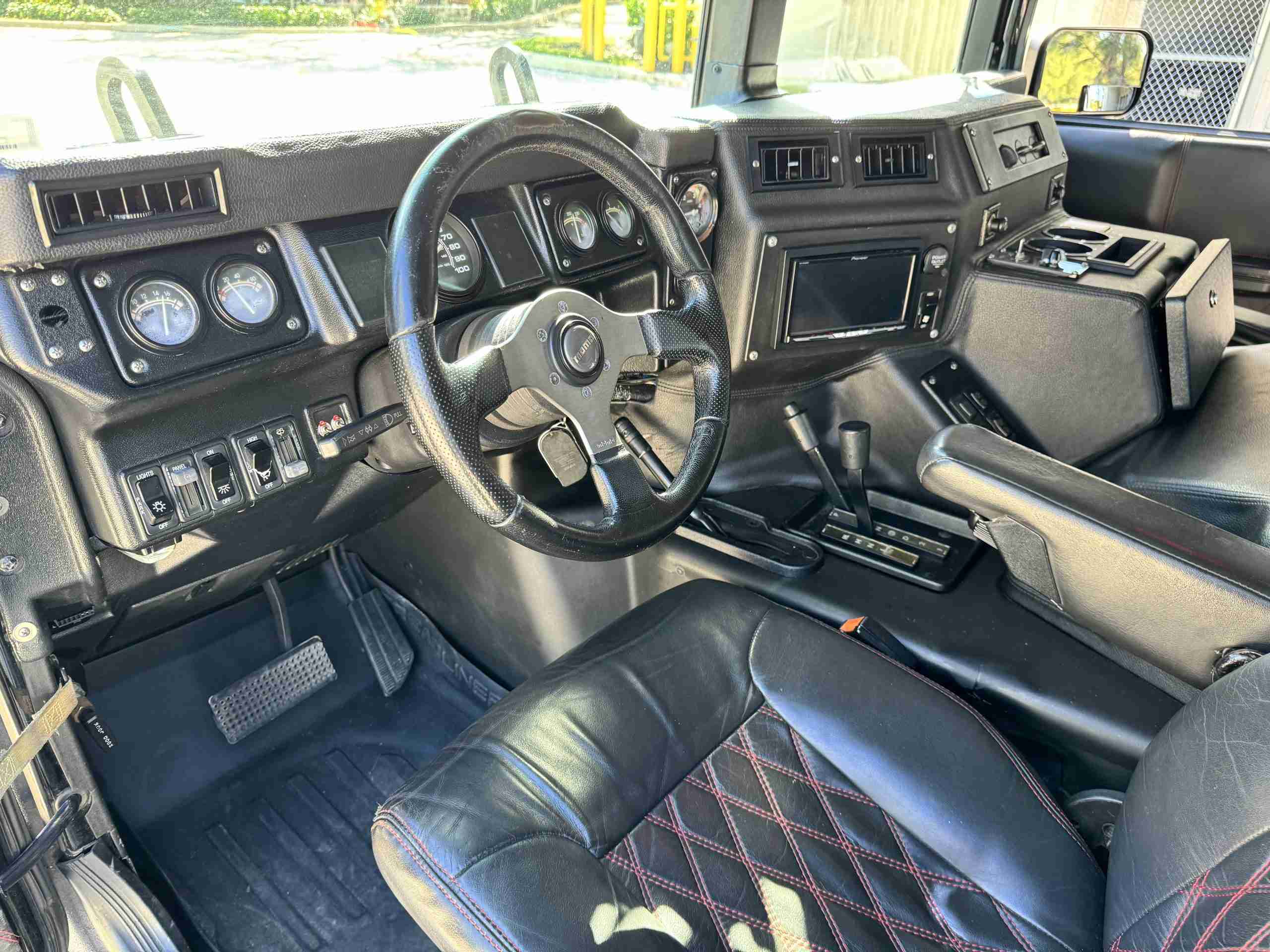 2000 Hummer H1 AM GENERAL SUT – 6.5L OPTIMIZER TURBO DIESEL – CUSTOM INTERIOR/SOUND – COLD AC ONLY 84K MILES full