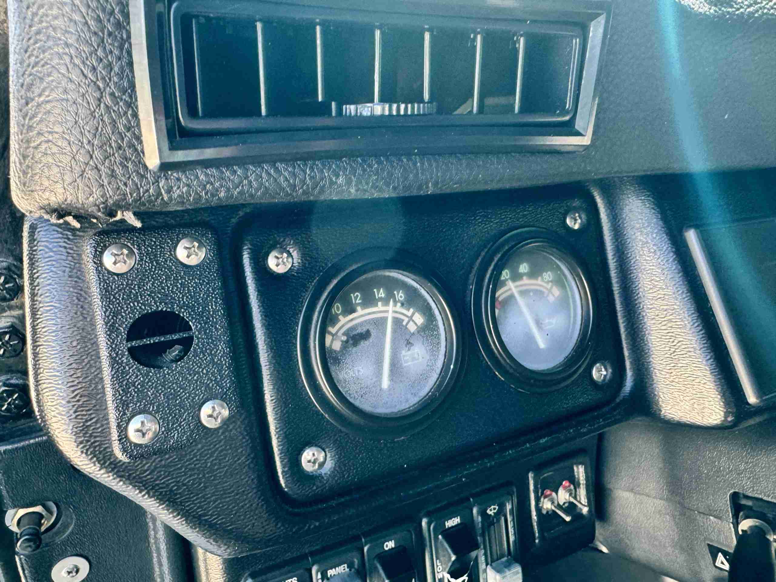 2000 Hummer H1 AM GENERAL SUT – 6.5L OPTIMIZER TURBO DIESEL – CUSTOM INTERIOR/SOUND – COLD AC ONLY 84K MILES full