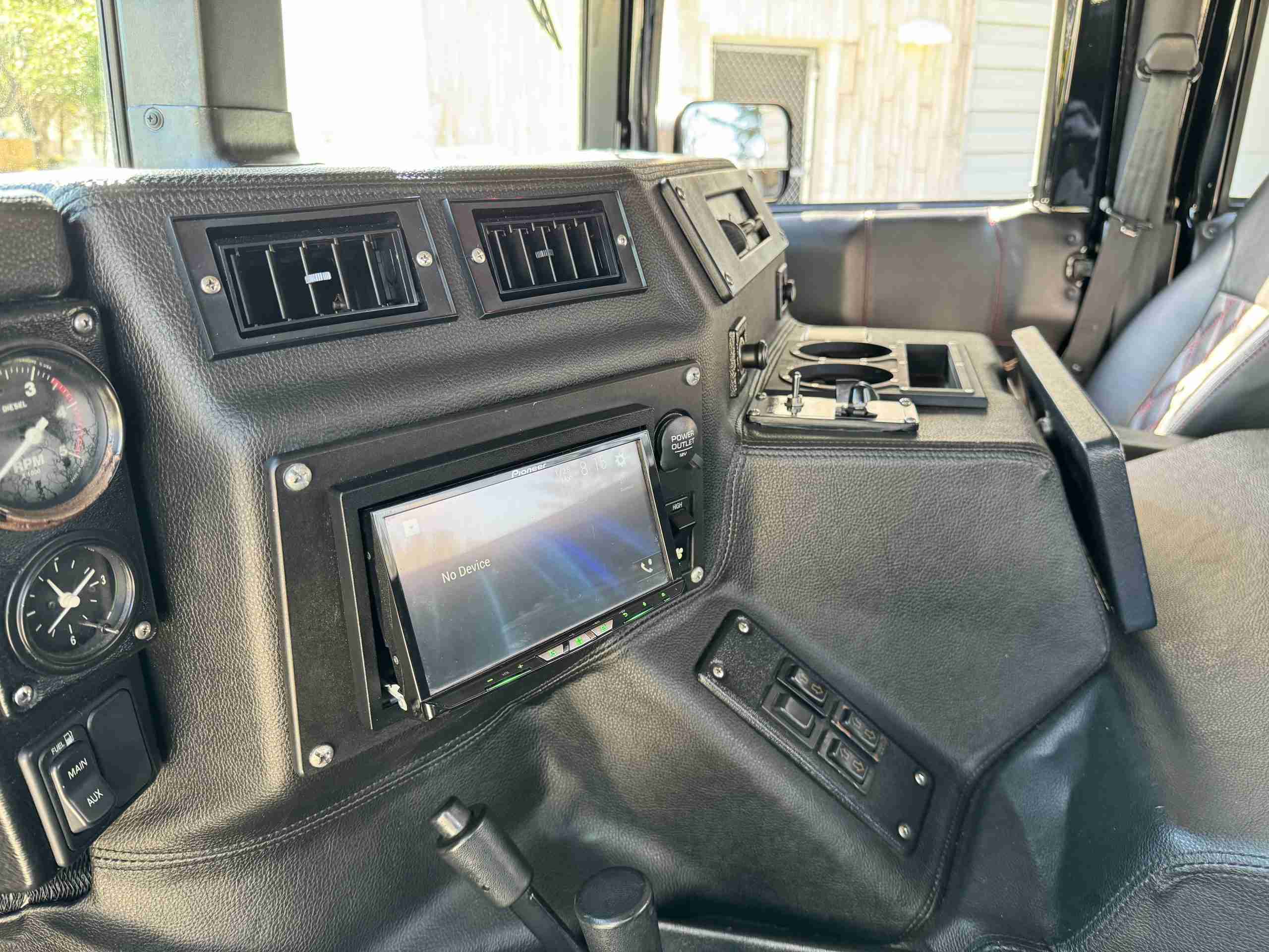 2000 Hummer H1 AM GENERAL SUT – 6.5L OPTIMIZER TURBO DIESEL – CUSTOM INTERIOR/SOUND – COLD AC ONLY 84K MILES full