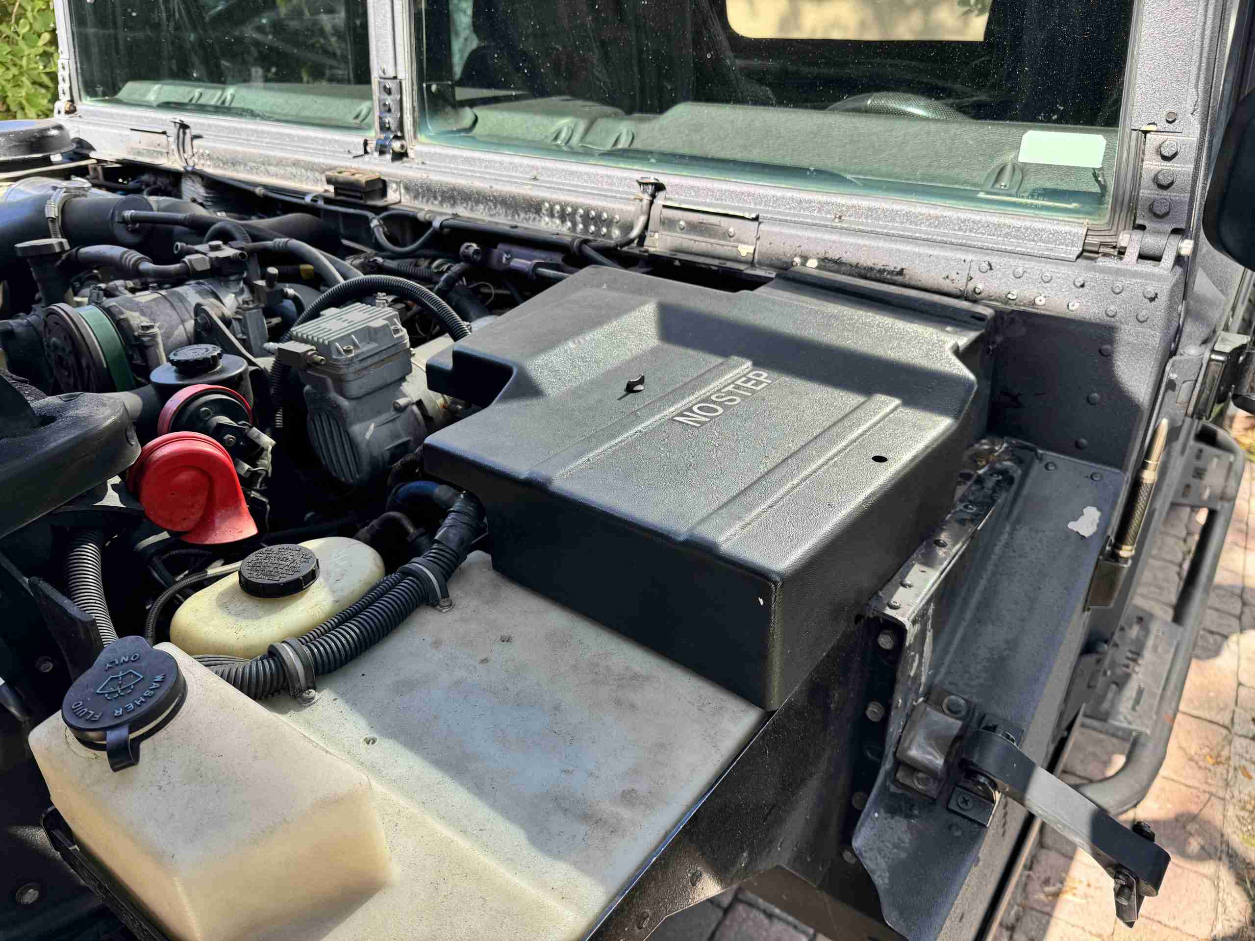 2000 Hummer H1 AM GENERAL SUT – 6.5L OPTIMIZER TURBO DIESEL – CUSTOM INTERIOR/SOUND – COLD AC ONLY 84K MILES full