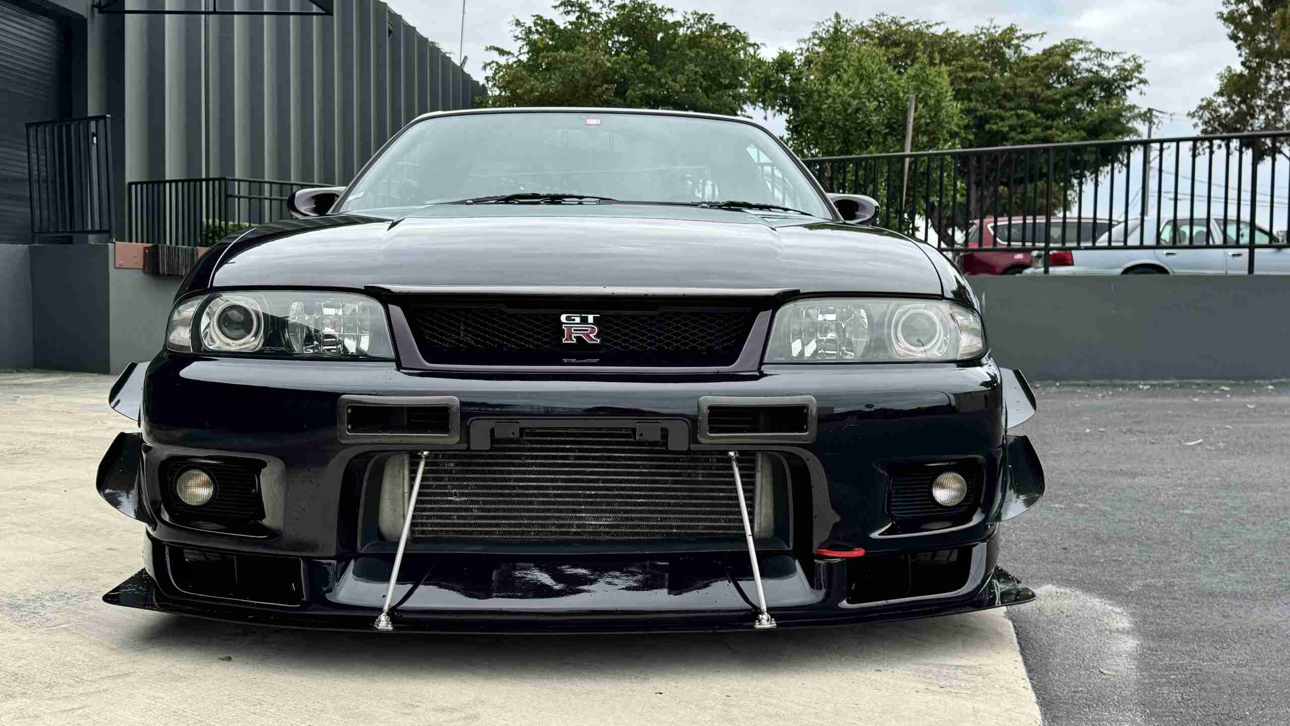 1995 Nissan Skyline GTR R33 VSPEC -Top Secret Aero – Big Twin Turbos – Ikeya Formula Suspension full