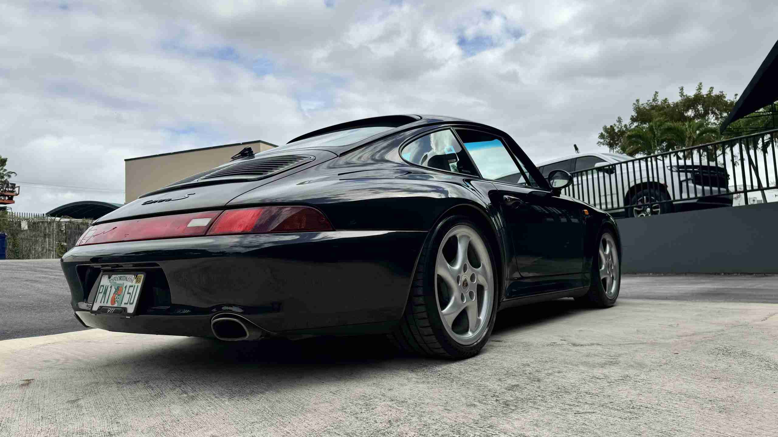 1997 Porsche 911 993 Carrera S Euro – 64k Miles – 6 Speed Manual – Bilstein Coil overs – Porsche Classic Radio full