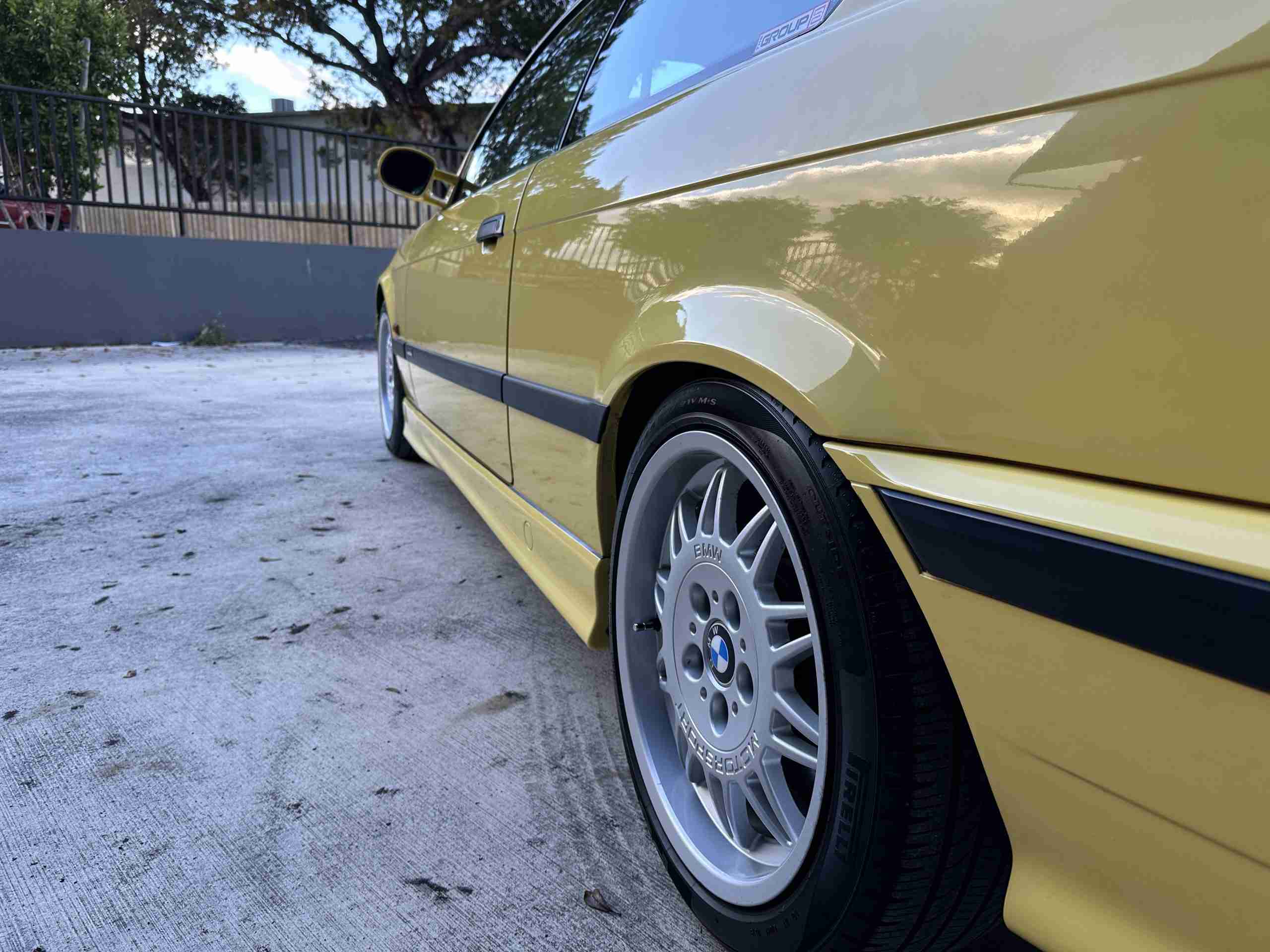 1994 BMW M3 – Euro Spec E36 – Original Dakar Yellow – 286hp – M Rain Interior – Slicktop full
