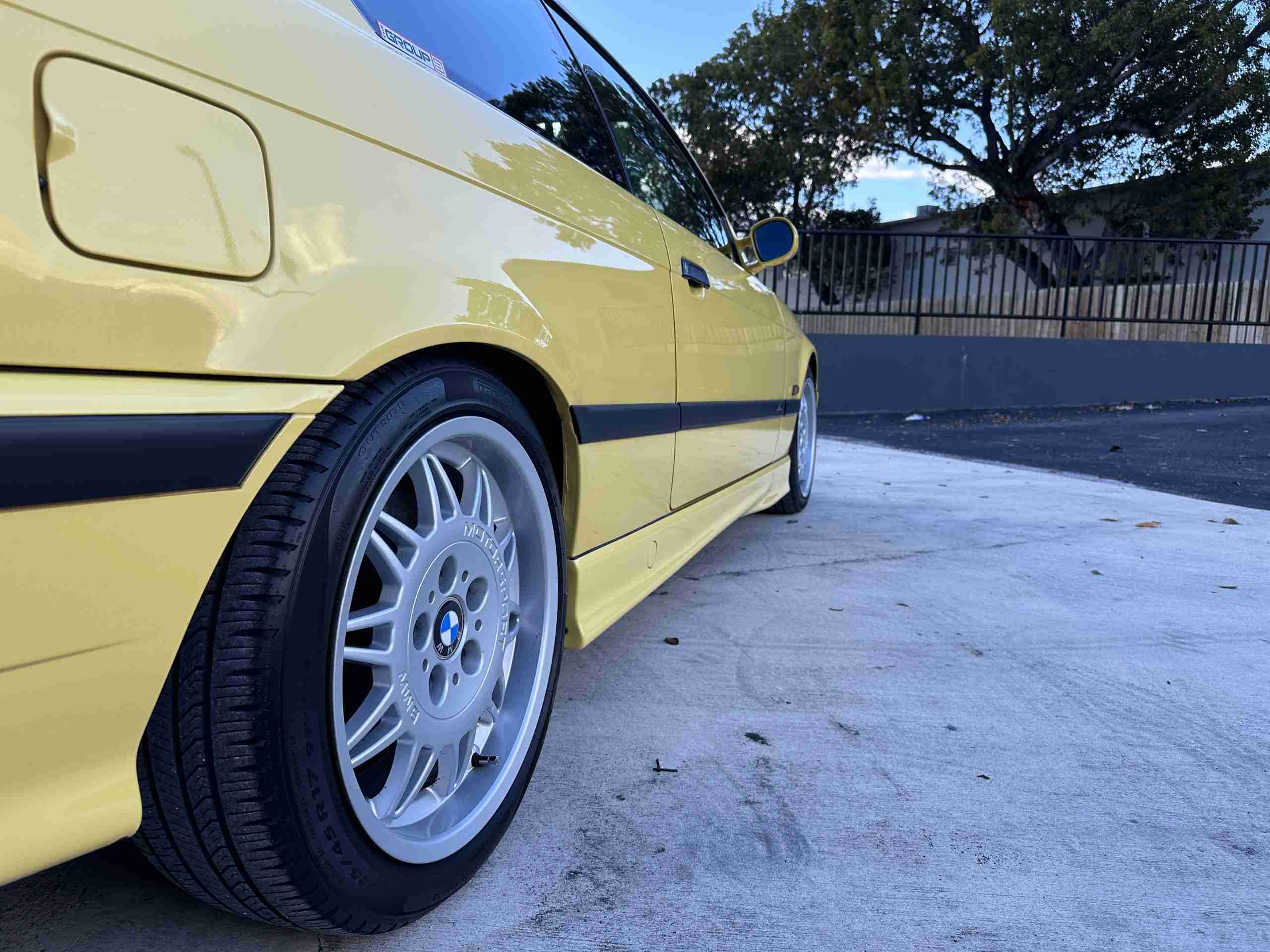 1994 BMW M3 – Euro Spec E36 – Original Dakar Yellow – 286hp – M Rain Interior – Slicktop full