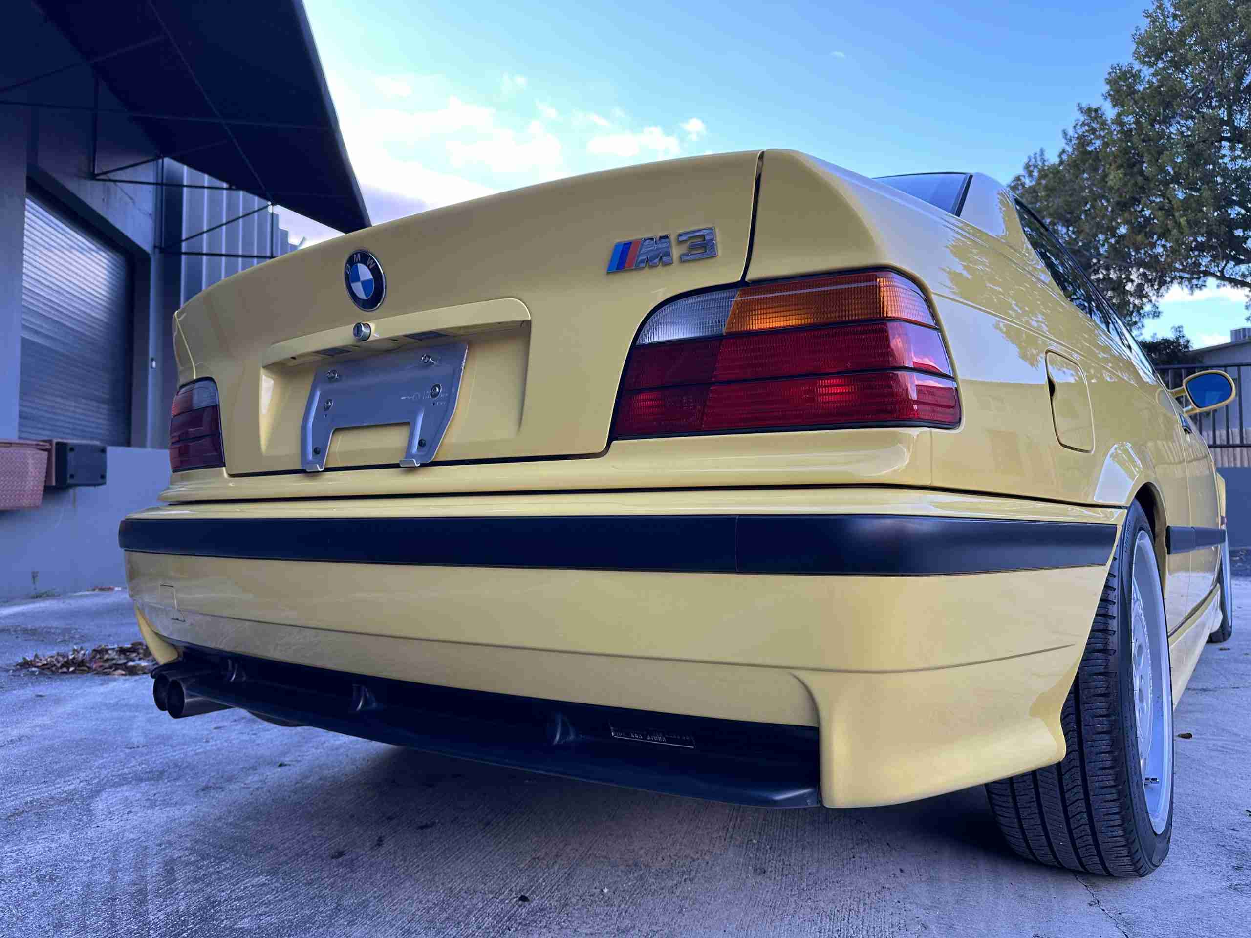 1994 BMW M3 – Euro Spec E36 – Original Dakar Yellow – 286hp – M Rain Interior – Slicktop full