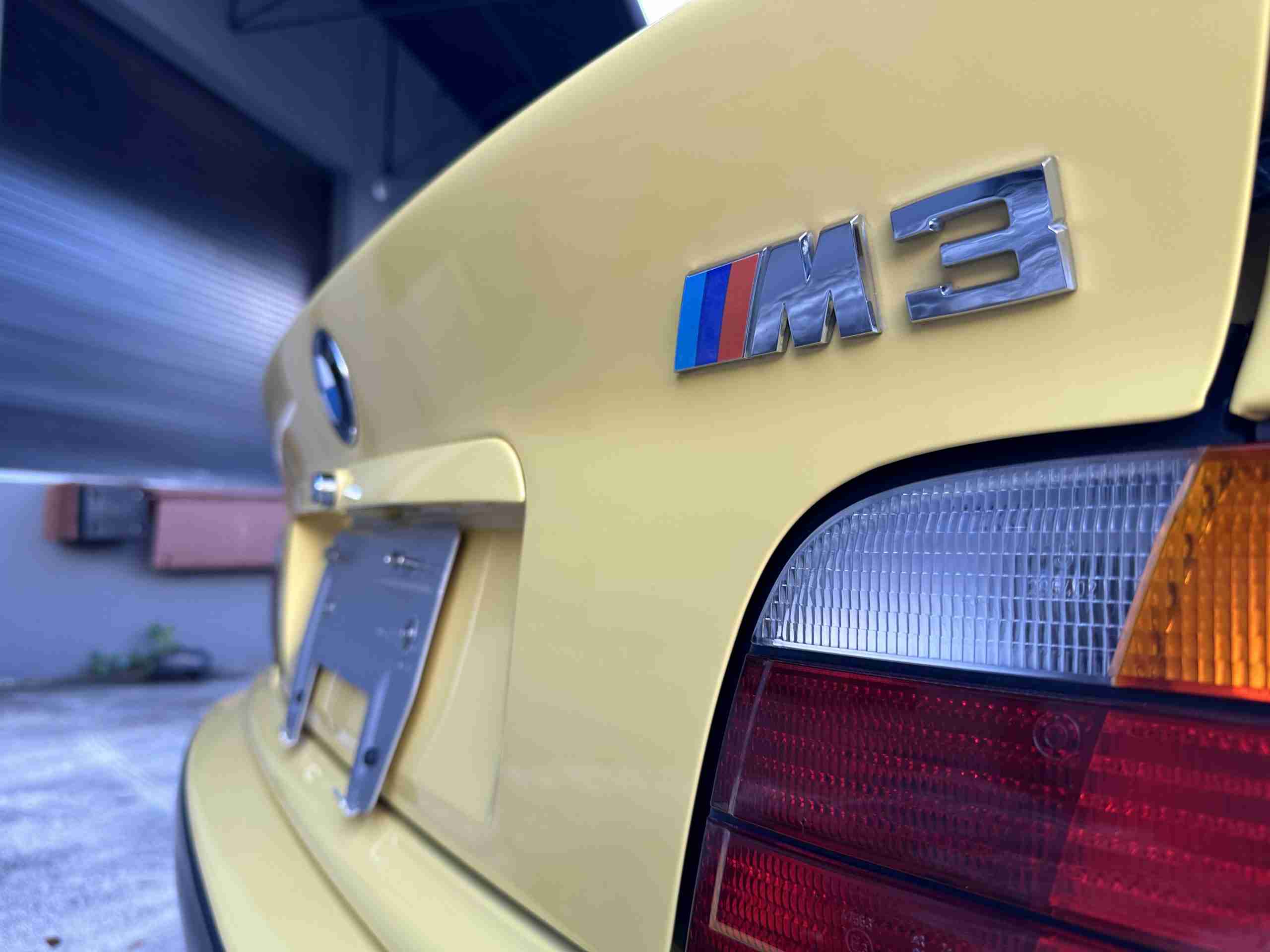 1994 BMW M3 – Euro Spec E36 – Original Dakar Yellow – 286hp – M Rain Interior – Slicktop full