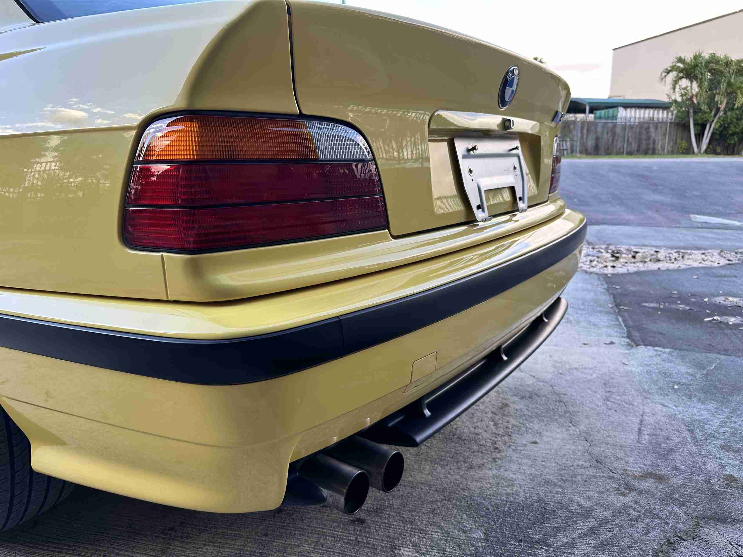 1994 BMW M3 – Euro Spec E36 – Original Dakar Yellow – 286hp – M Rain Interior – Slicktop full