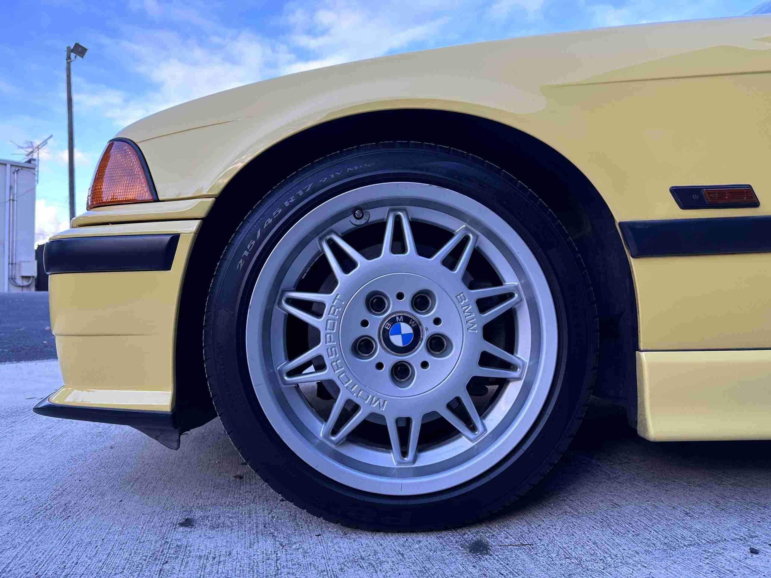 1994 BMW M3 – Euro Spec E36 – Original Dakar Yellow – 286hp – M Rain Interior – Slicktop full