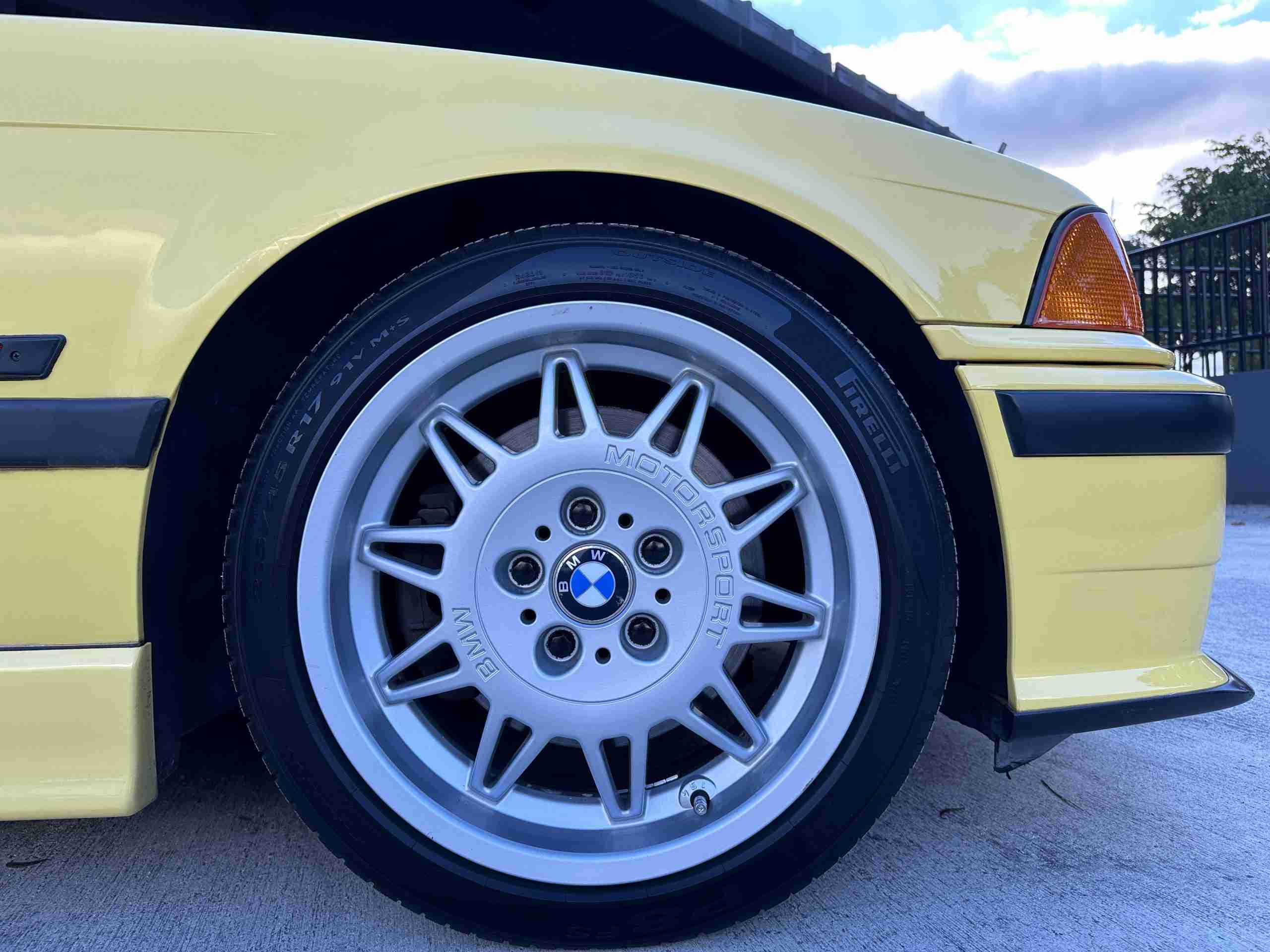 1994 BMW M3 – Euro Spec E36 – Original Dakar Yellow – 286hp – M Rain Interior – Slicktop full