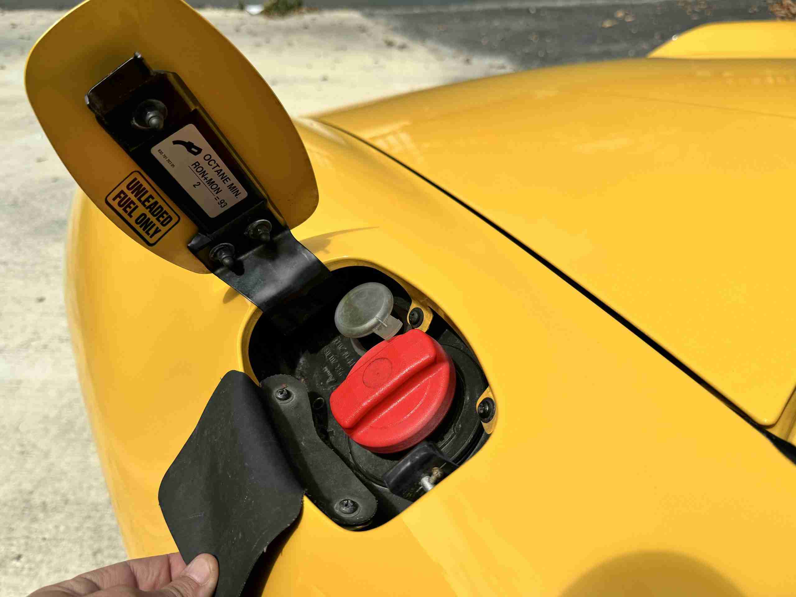 1996 Porsche 911 993 Carrera RS Clubsport Trubute SPEED YELLOW- 41K Miles – 6 Speed Manual – Porsche Exclusive Carbon- No Sunroof full