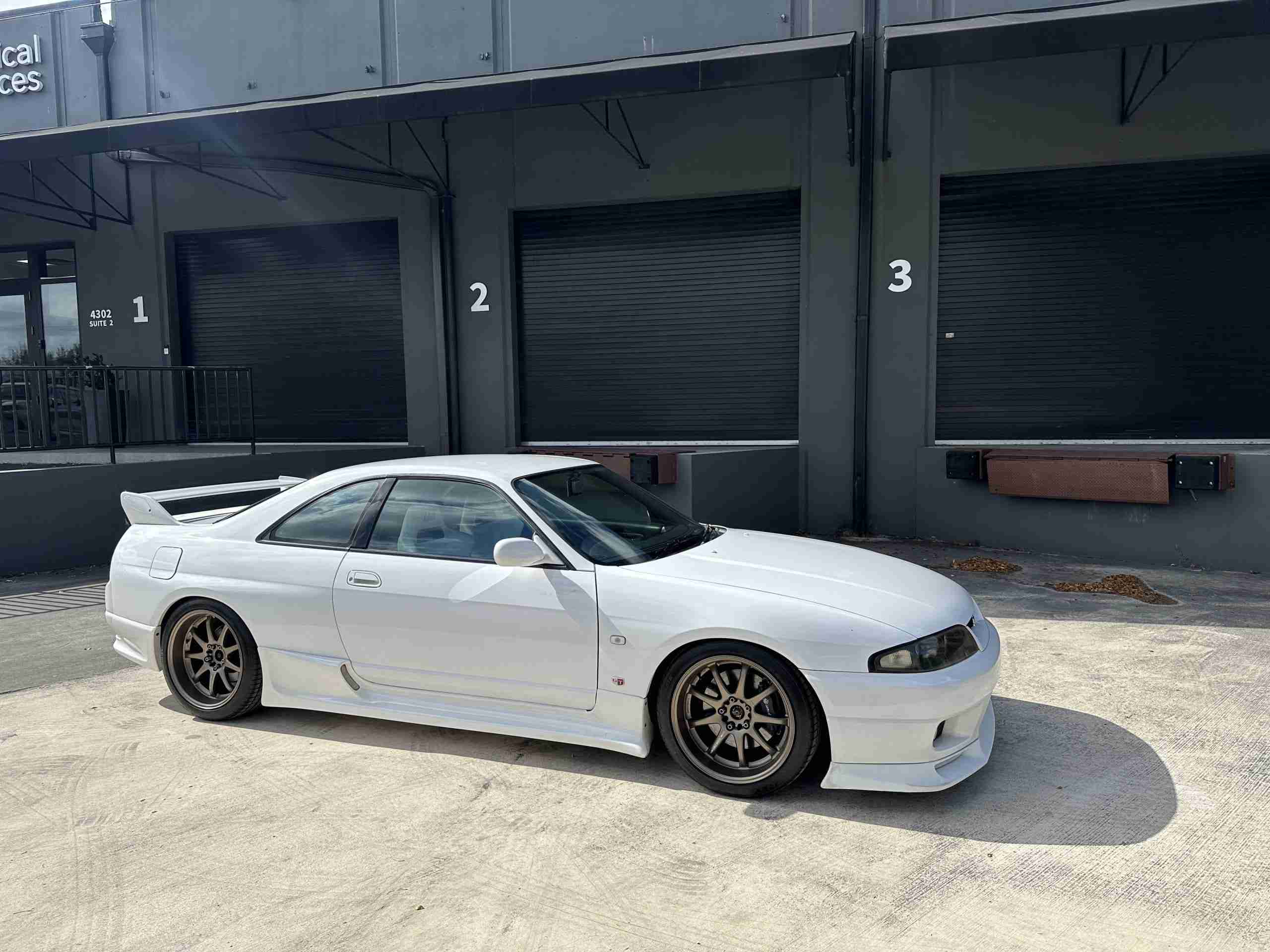 1995 Nissan GT-R 50k Miles – HKS Coilovers – Work Emotion Wheels – Turn Key/ Well maintained full